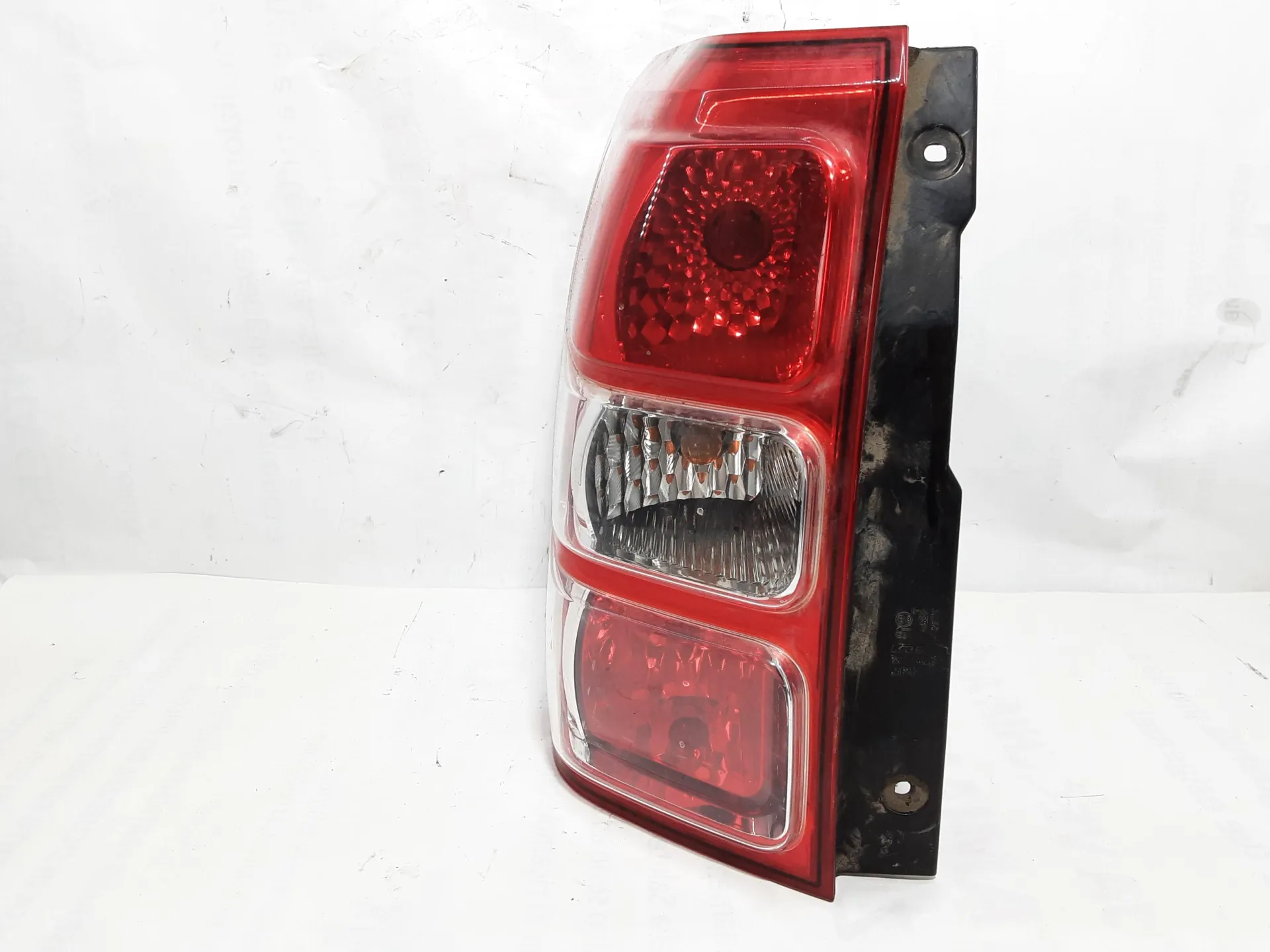 STOP FANALE POSTERIORE SINISTRO con codice 22059079 da LATO GUIDA SUZUKI Grand Vitara JB Diesel