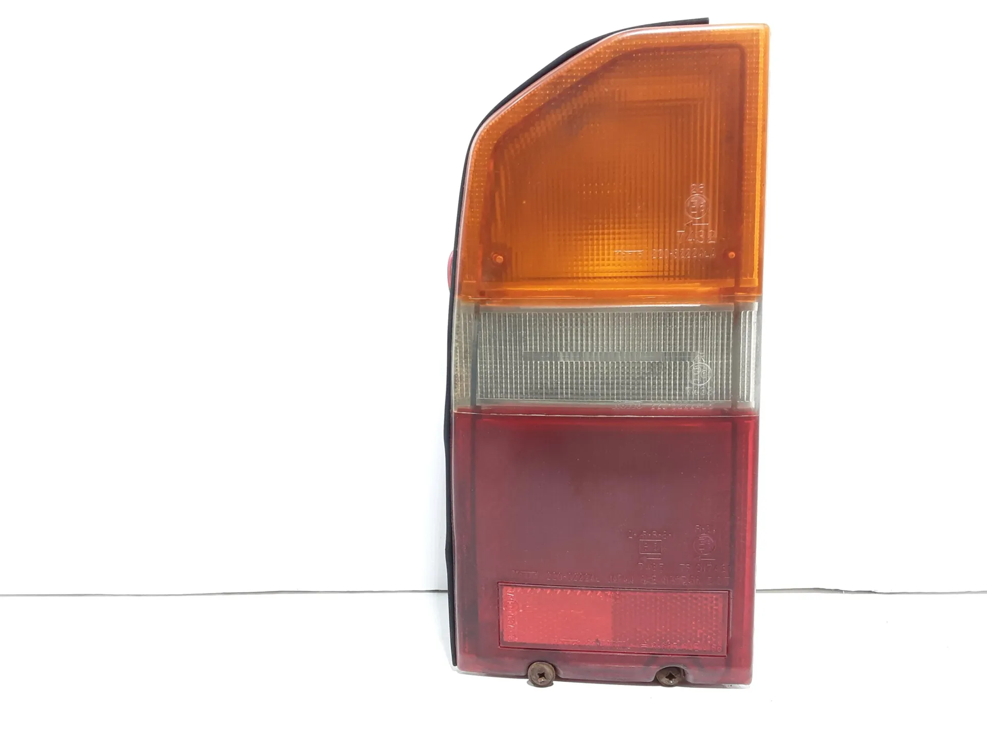 STOP FANALE POSTERIORE SINISTRO con codice 22032224 da LATO GUIDA SUZUKI Vitara 4P 1° Serie 1600 Benzina 71 kW / 97 CV con codice motore G16B/G16B (1994)