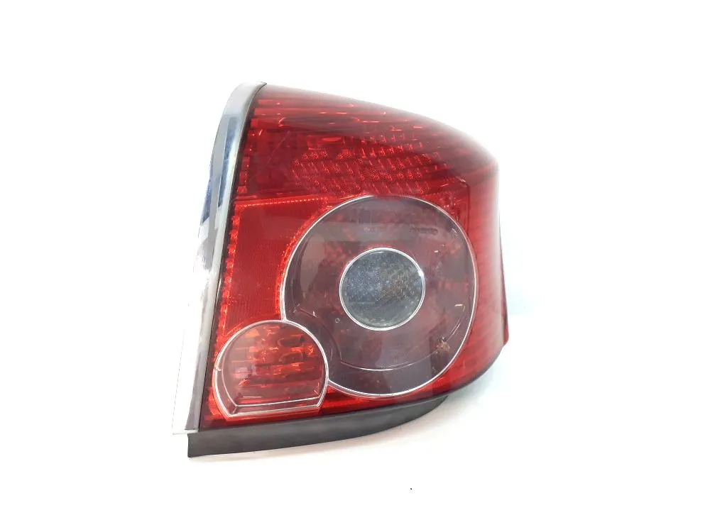 STOP FANALE POSTERIORE SINISTRO LATO GUIDA con codice 8156105210 da TOYOTA Avensis Berlina 2Â° Serie 2000 Diesel 93 (2007)