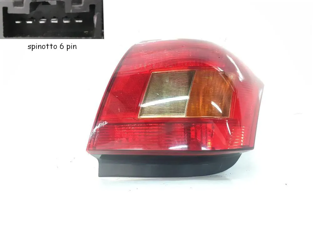 STOP FANALE POSTERIORE SINISTRO LATO GUIDA con codice 8156102150 da TOYOTA Corolla Berlina 3Â° Serie 3-5P 2000 Diesel 81 (2003)