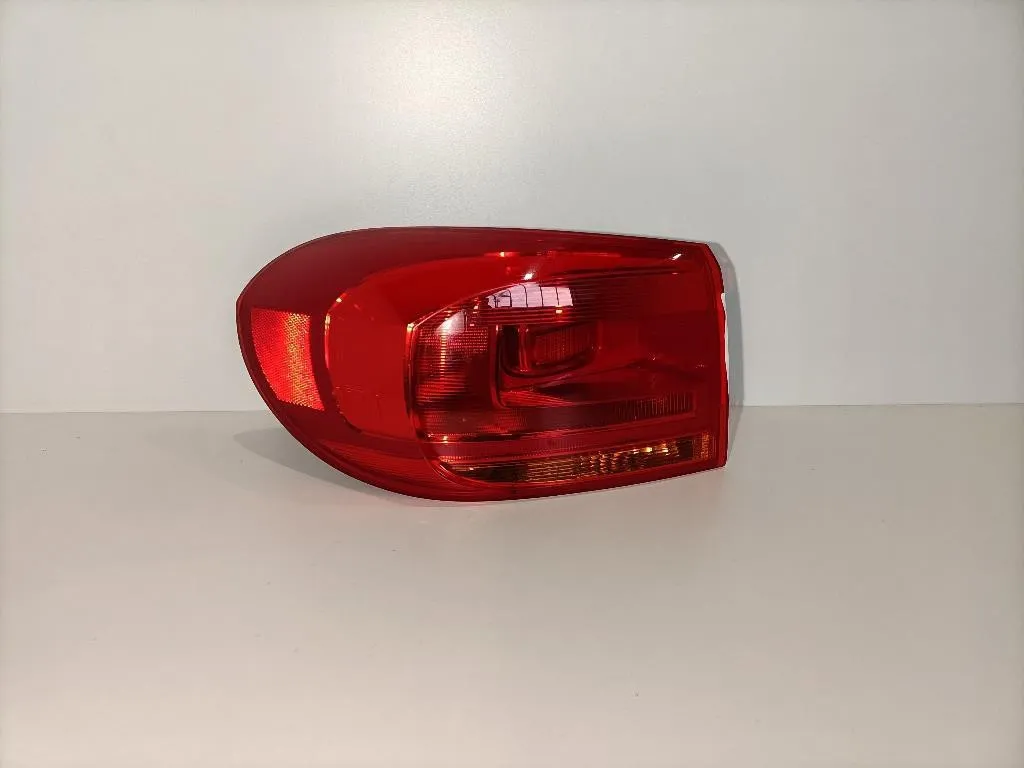 STOP FANALE POSTERIORE SINISTRO con codice 5N0945111D da VOLKSWAGEN Tiguan 1° Serie (07>11)