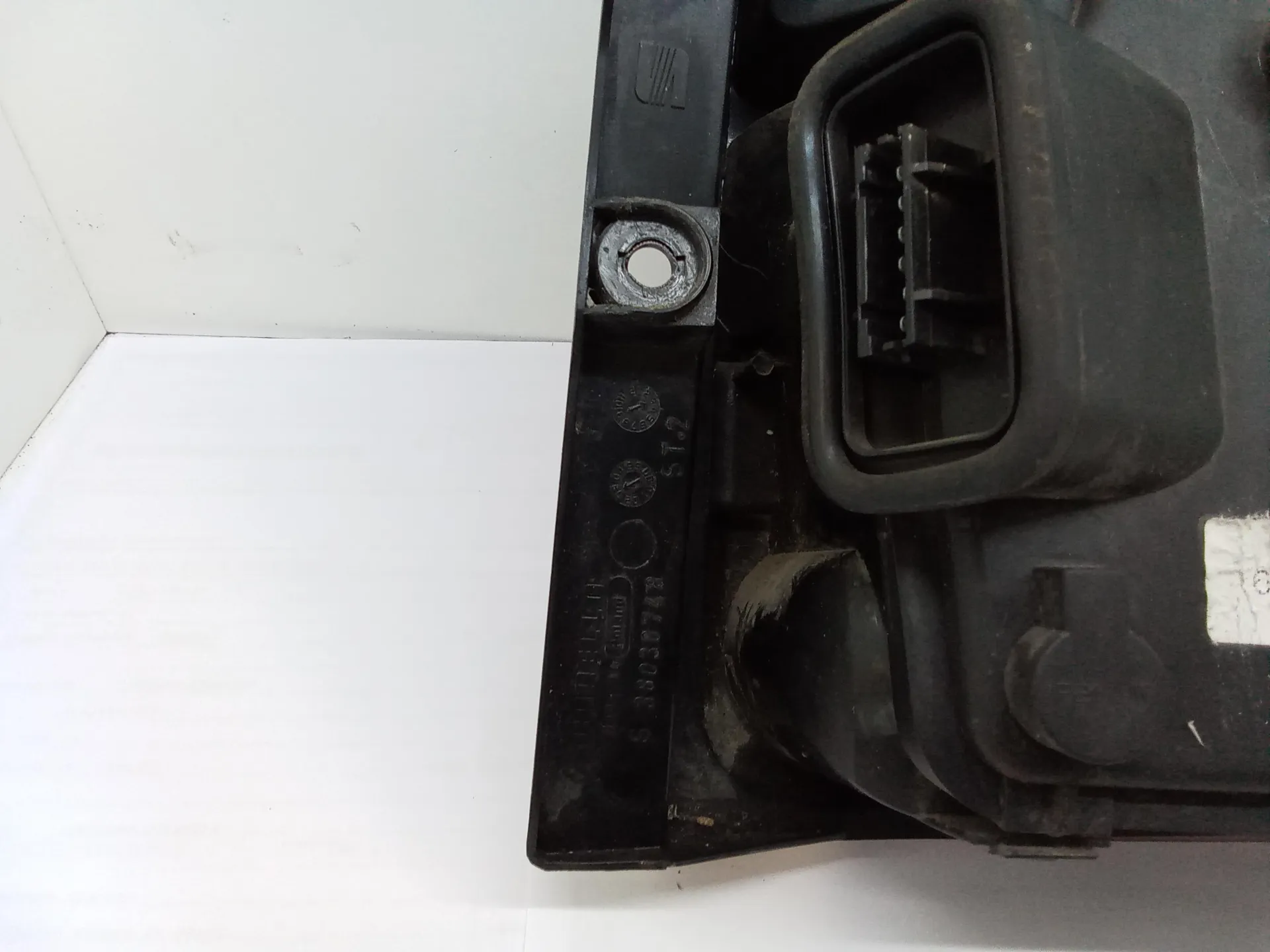 STOP FANALE POSTERIORE SINISTRO LATO GUIDA con codice 38036748 da VOLKSWAGEN Lupo 1Â° Serie 1400 Diesel 55 (2003)