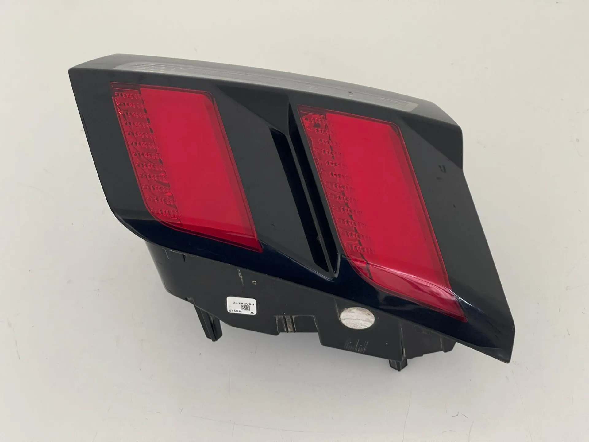 Feu Arrière Gauche LED Pour Peugeot 3008 (2016+) - Marque Marelli, Référence LLM142, Neuf