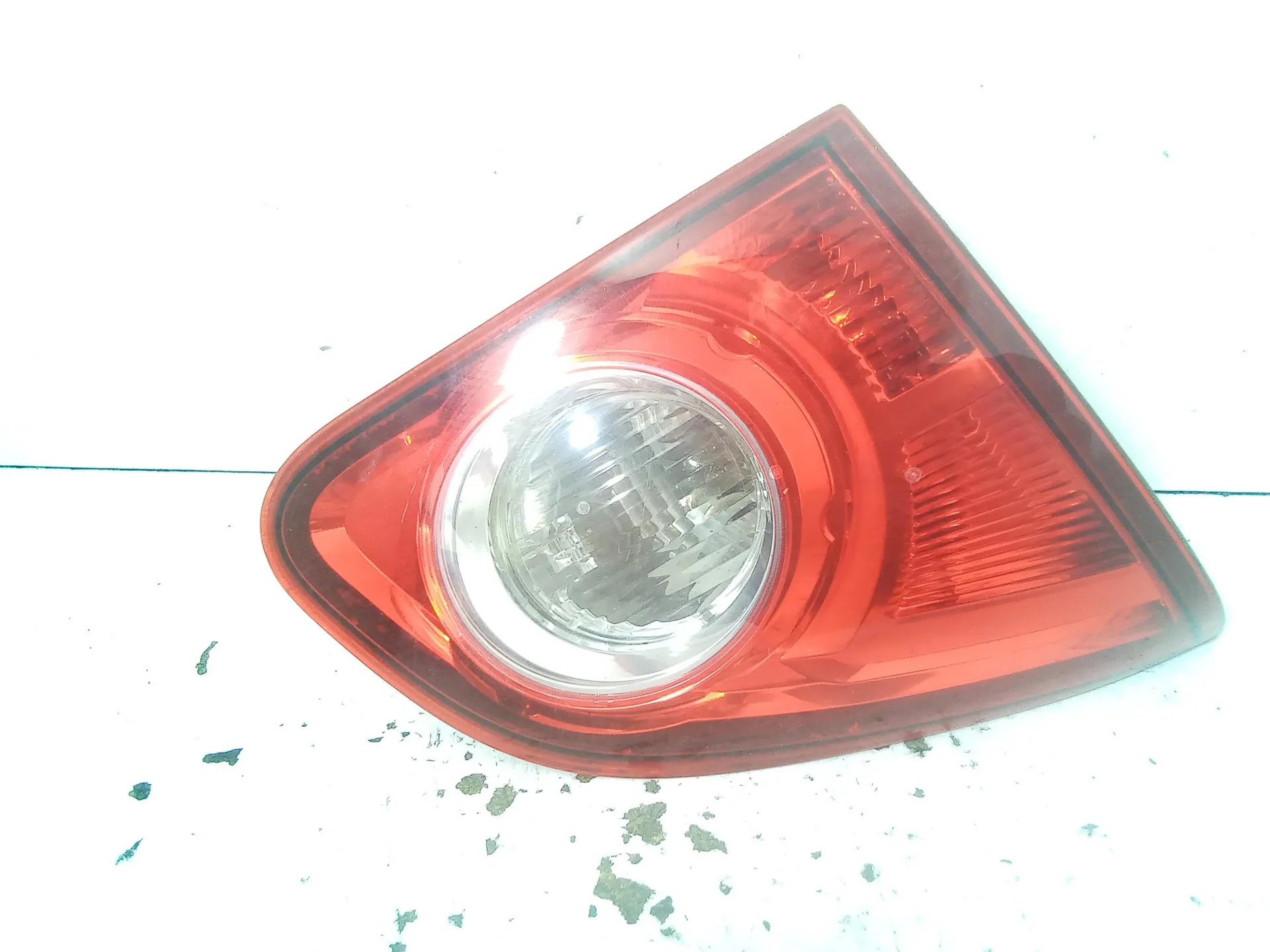 STOP POSTERIORE SINISTRO INTEGRATO NEL PORTELLO con codice 89071063 da NISSAN Qashqai 1Â° Serie 1500 Diesel (2008)