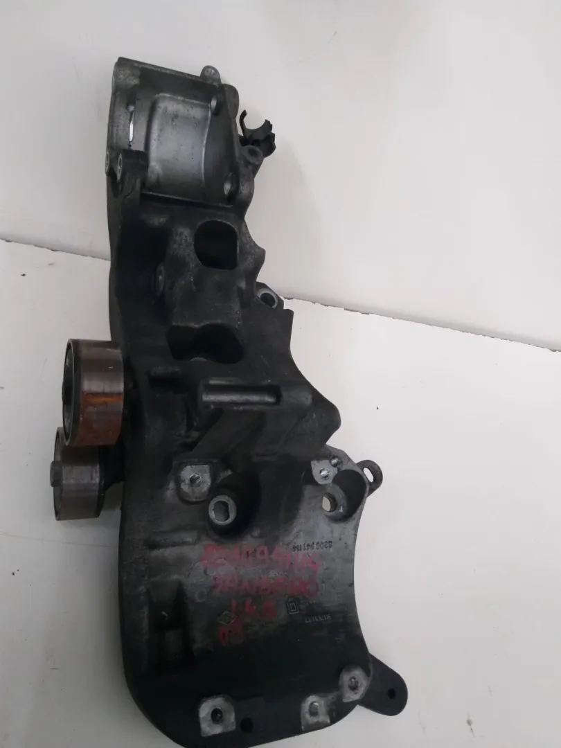 Supporto alternatore Dacia Sandero 1.4 B/GPL del 2009 CODICE RICAMBIO : 820094114