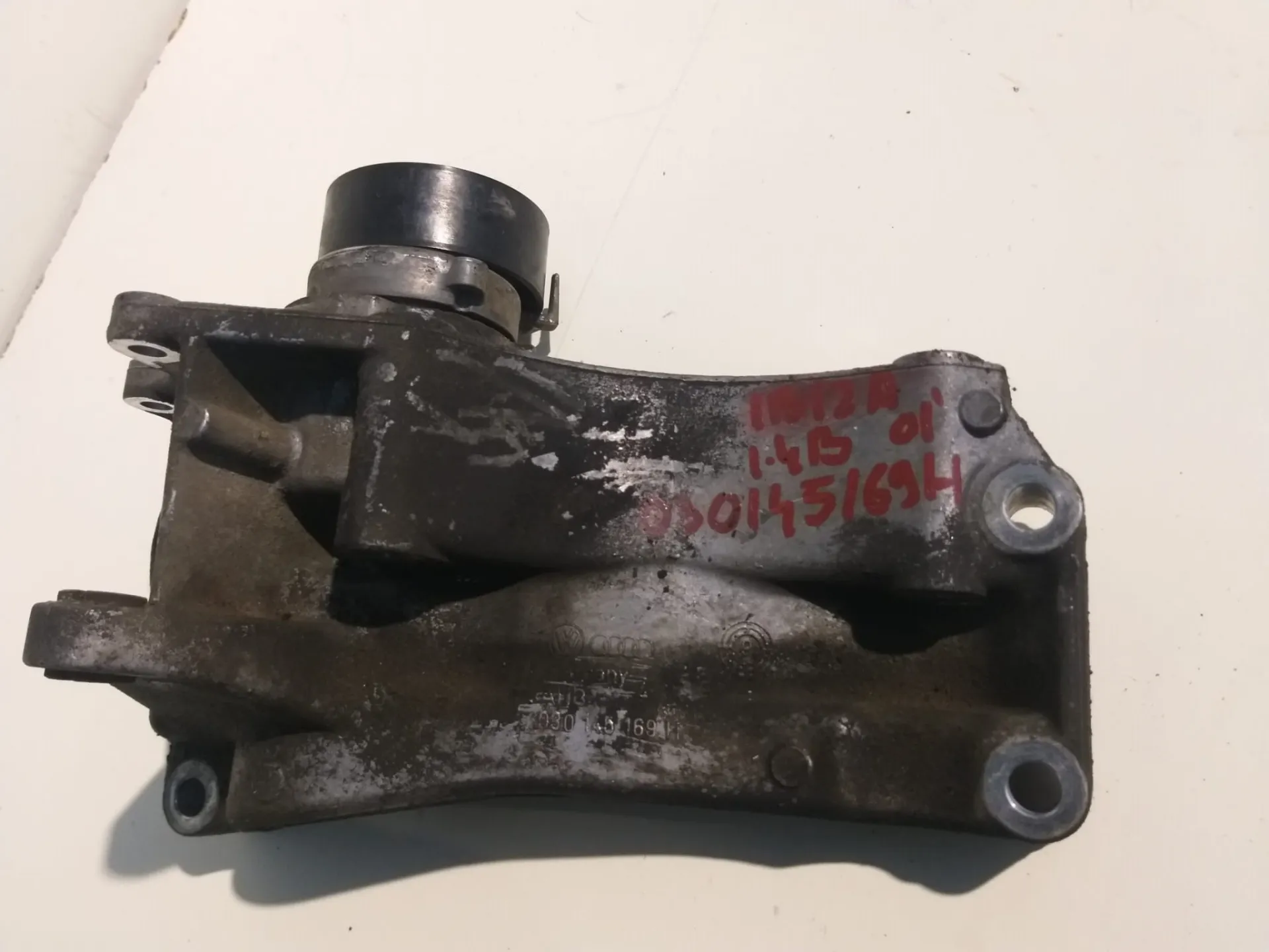 Supporto alternatore Seat Ibiza 1.4 B del 2001 CODICE RICAMBIO : 030145169H