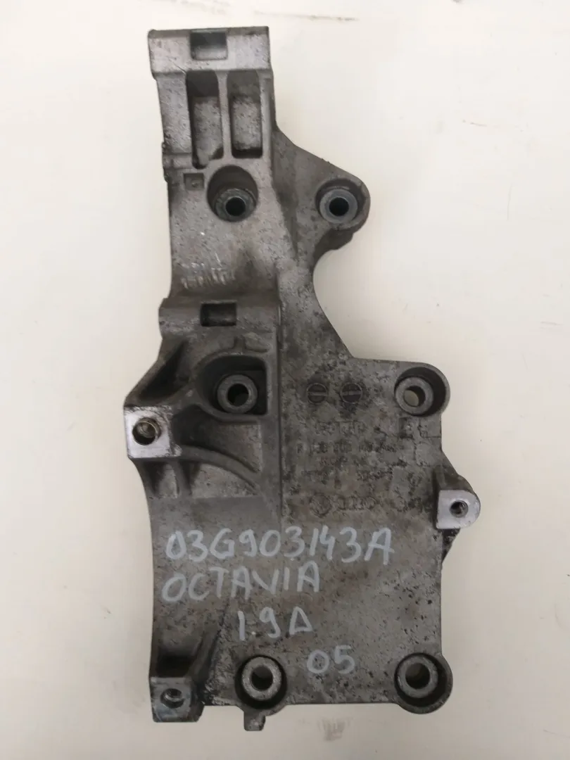 Supporto alternatore Skoda Octavia 1.9 D del 2005 CODICE RICAMBIO : 03G903143A