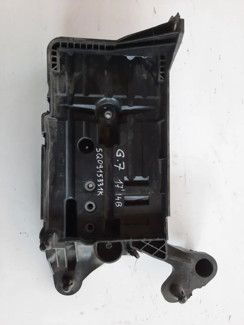 Supporto batteria per VW Golf 7 1.4 B del 2017 CODICE RICAMBIO : 5Q0915331K