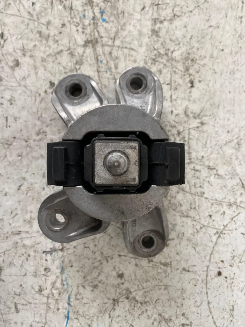 SUPPORTO CAMBIO con codice 6779806 01 da MINI Cooper S 1600 Benzina (2005)