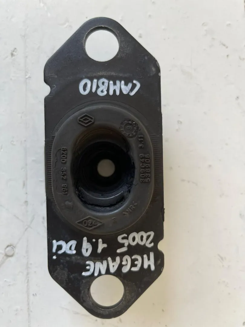 SUPPORTO CAMBIO con codice 8200352861 da RENAULT Megane ll Serie (02>06) 1900 Diesel (2005)