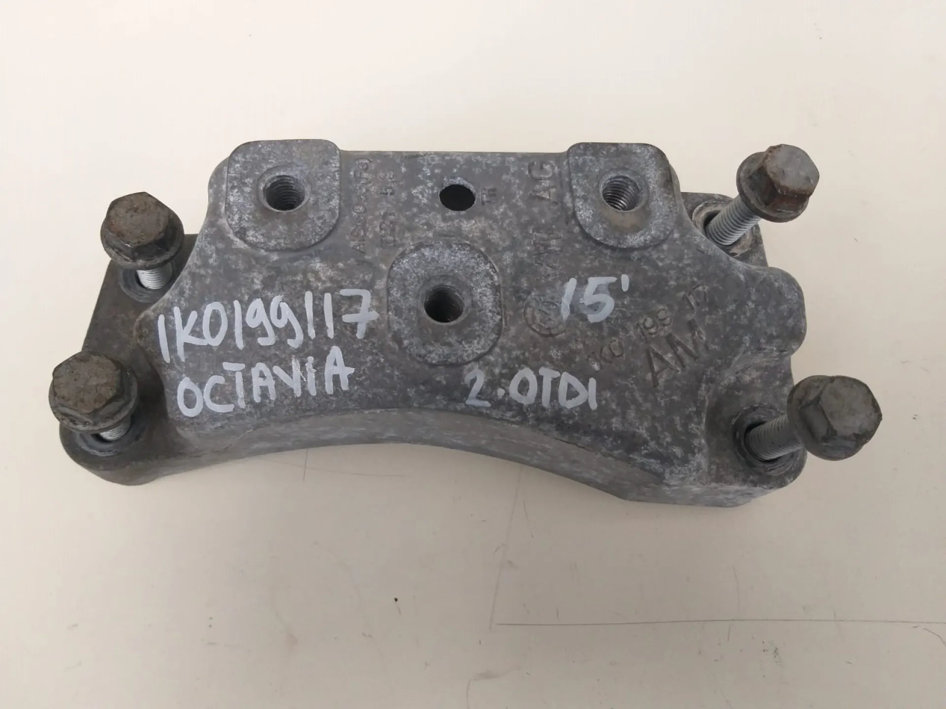 Supporto cambio Skoda Octavia 2.0 D del 2015 CODICE RICAMBIO : 1K0199117