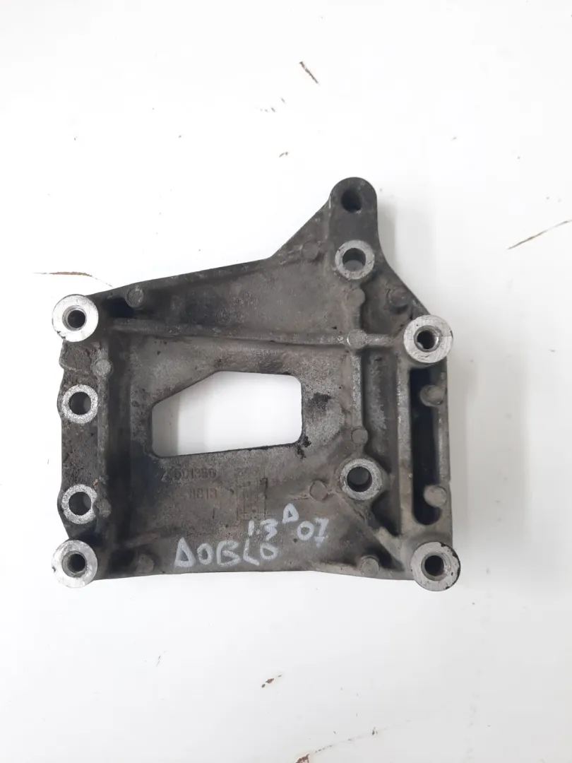 Supporto Compressore Aria Fiat Doblo del 2008 1.3 Diesel CODICE RICAMBIO : 73501350