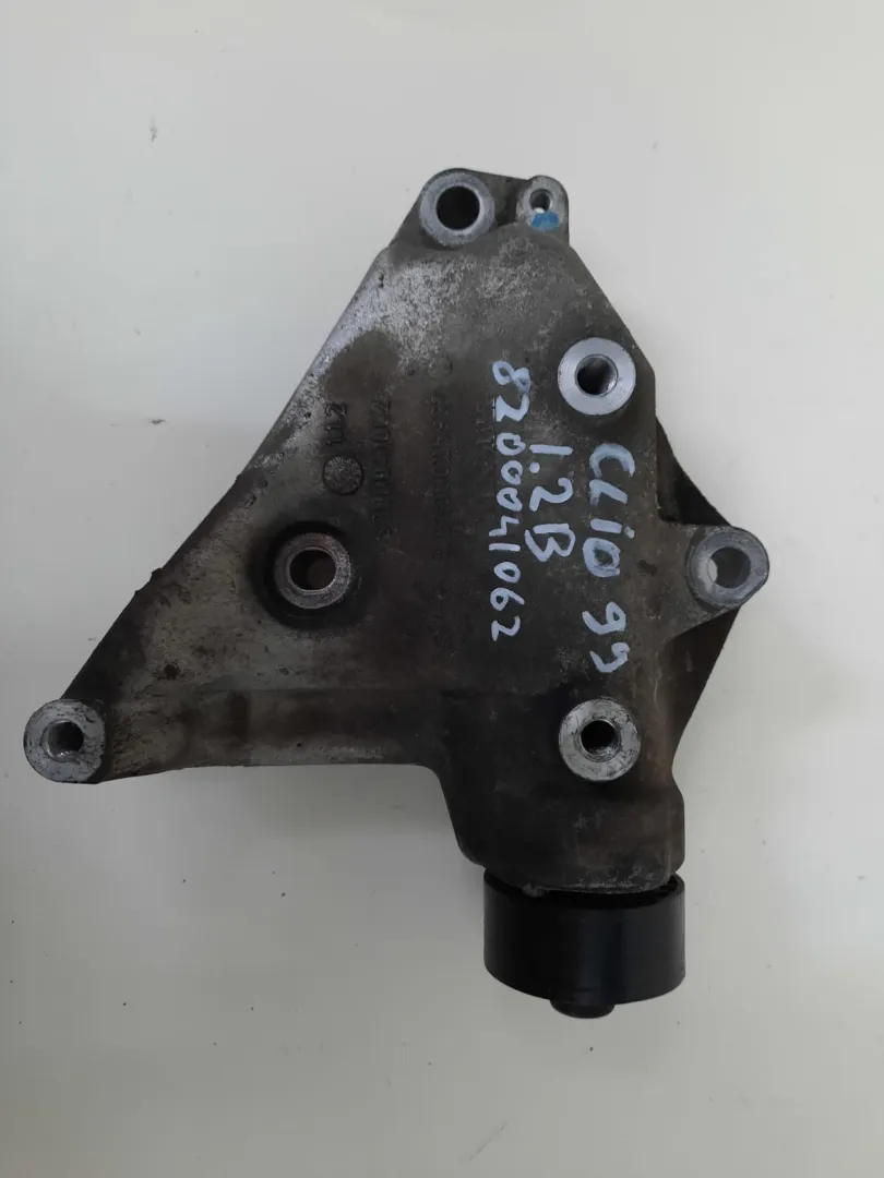 Supporto compressore Renault Clio del 1999 1.2 Benzina CODICE RICAMBIO : 8200041062