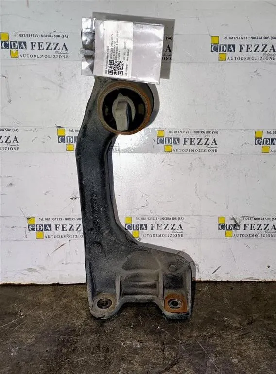SUPPORTO DIFFERENZIALE POSTERIORE con codice A4473530096 da MERCEDES Vito Serie (W447) (14>) 1950 diesel (2021)