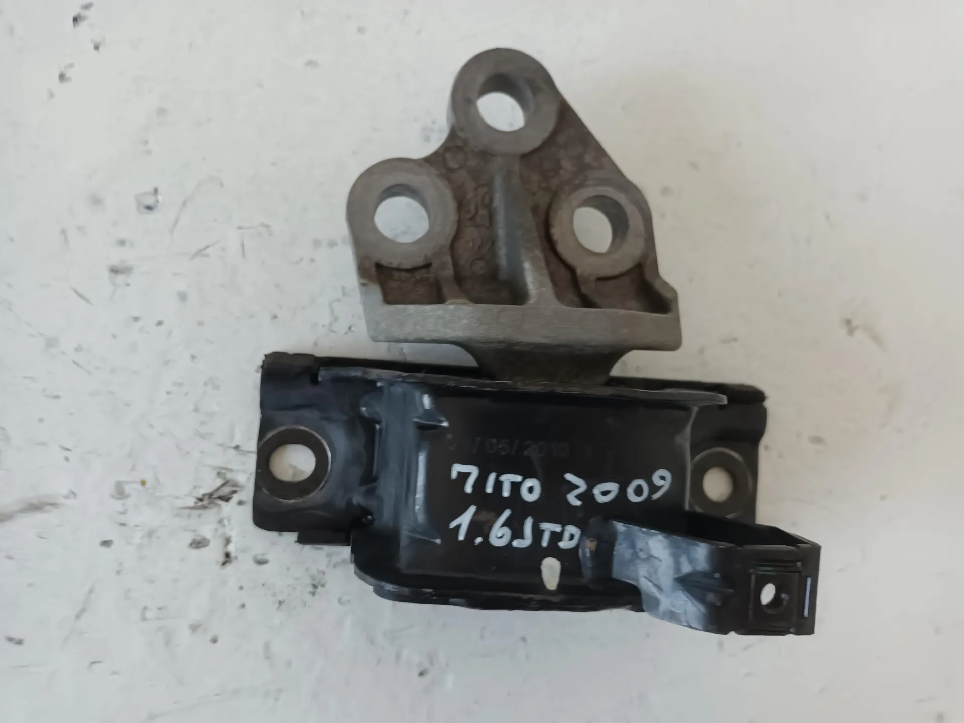 SUPPORTO MOTORE con codice 468646740 da ALFA ROMEO Mito Serie (955_) (08>) 1600 Diesel con codice motore 955A3000 (2009)