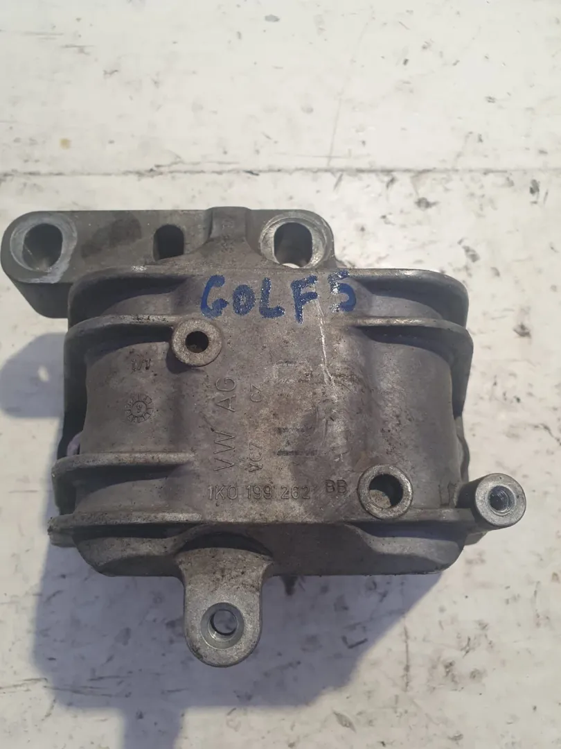 SUPPORTO MOTORE con codice 1K0199262 da VOLKSWAGEN Golf 5 Berlina (03>08) 2000 Diesel (2005)