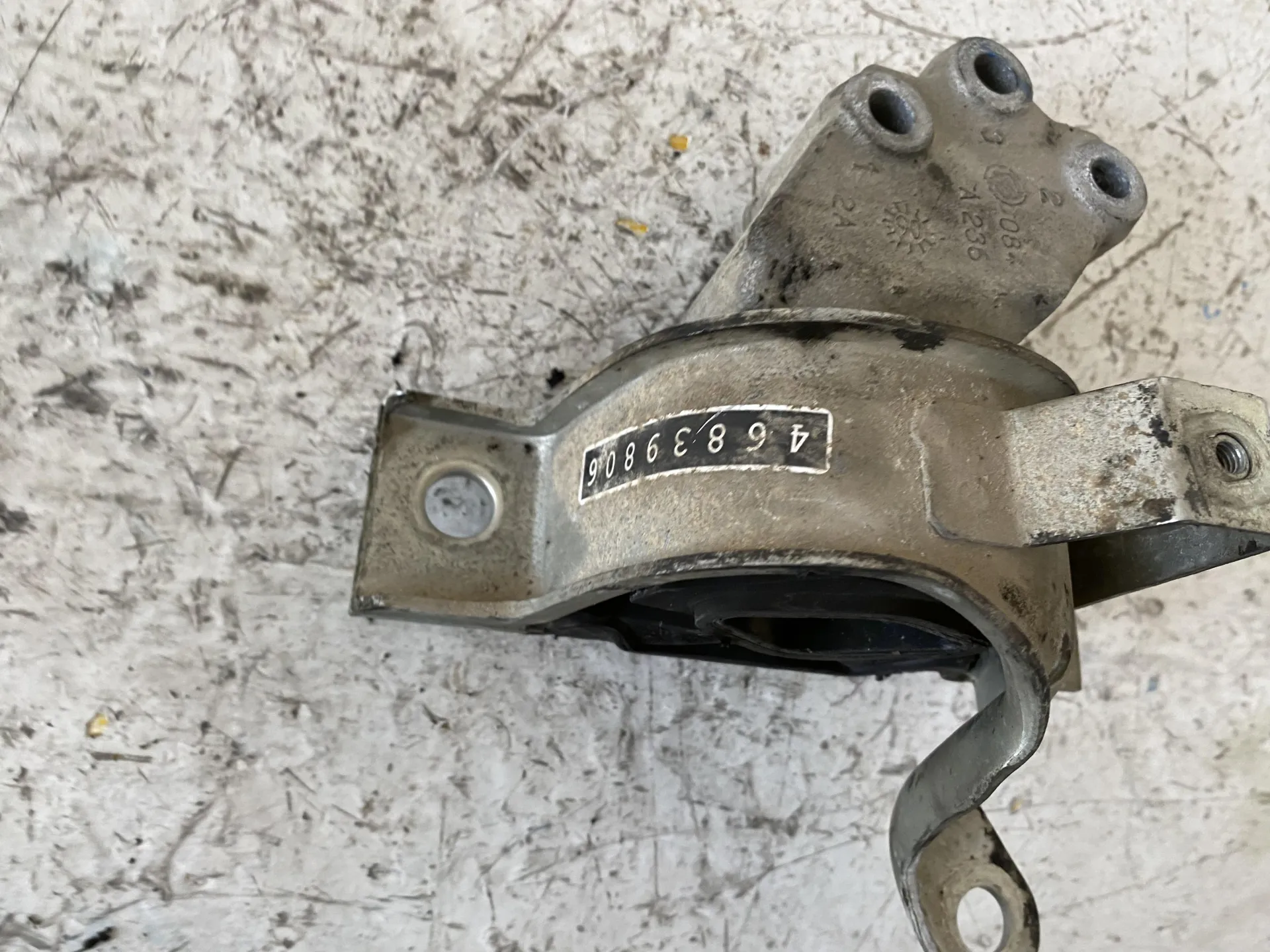 SUPPORTO MOTORE con codice 46839806 da FIAT Panda 2Â° Serie 1200 Benzina con codice motore 188A4000/188A4000 (2009)