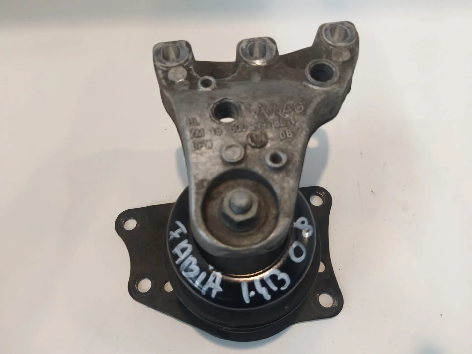 Supporto motore lato destro Skoda Fabia del 2008 SW 1.4 Benzina CODICE RICAMBIO : 6Q0199185T