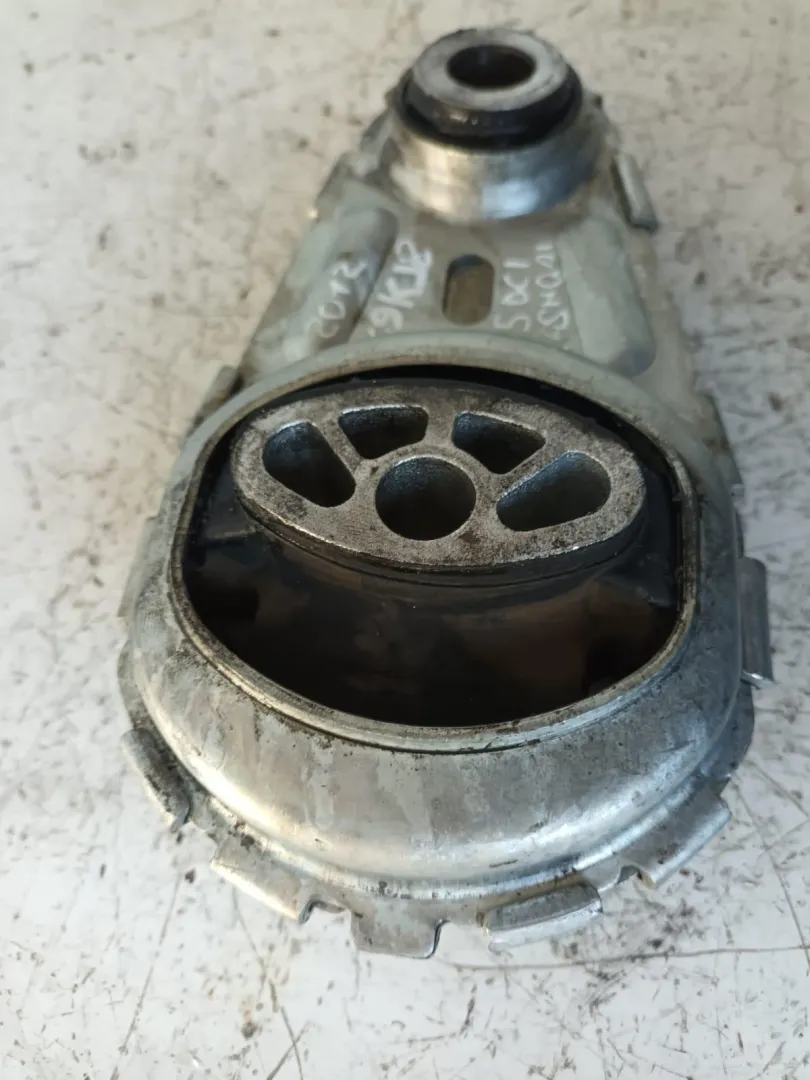 SUPPORTO MOTORE NISSAN Qashqai 2Â° Serie 1500 Diesel con codice motore K9K J8/K9K J8 (2012)