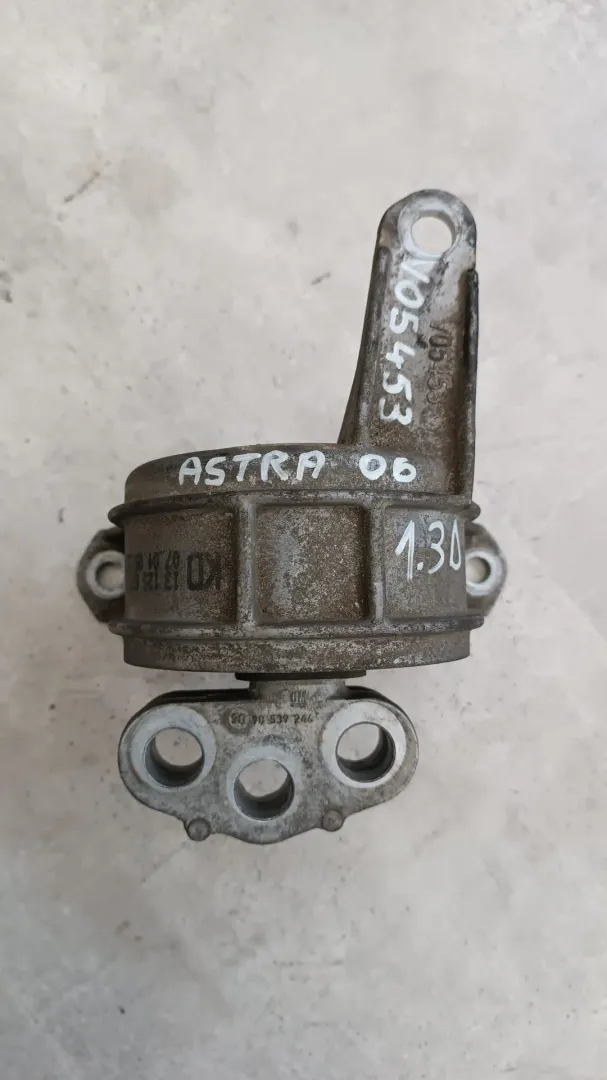 Supporto motore Opel Astra H 1.3 D del 2006 CODICE RICAMBIO : V0543
