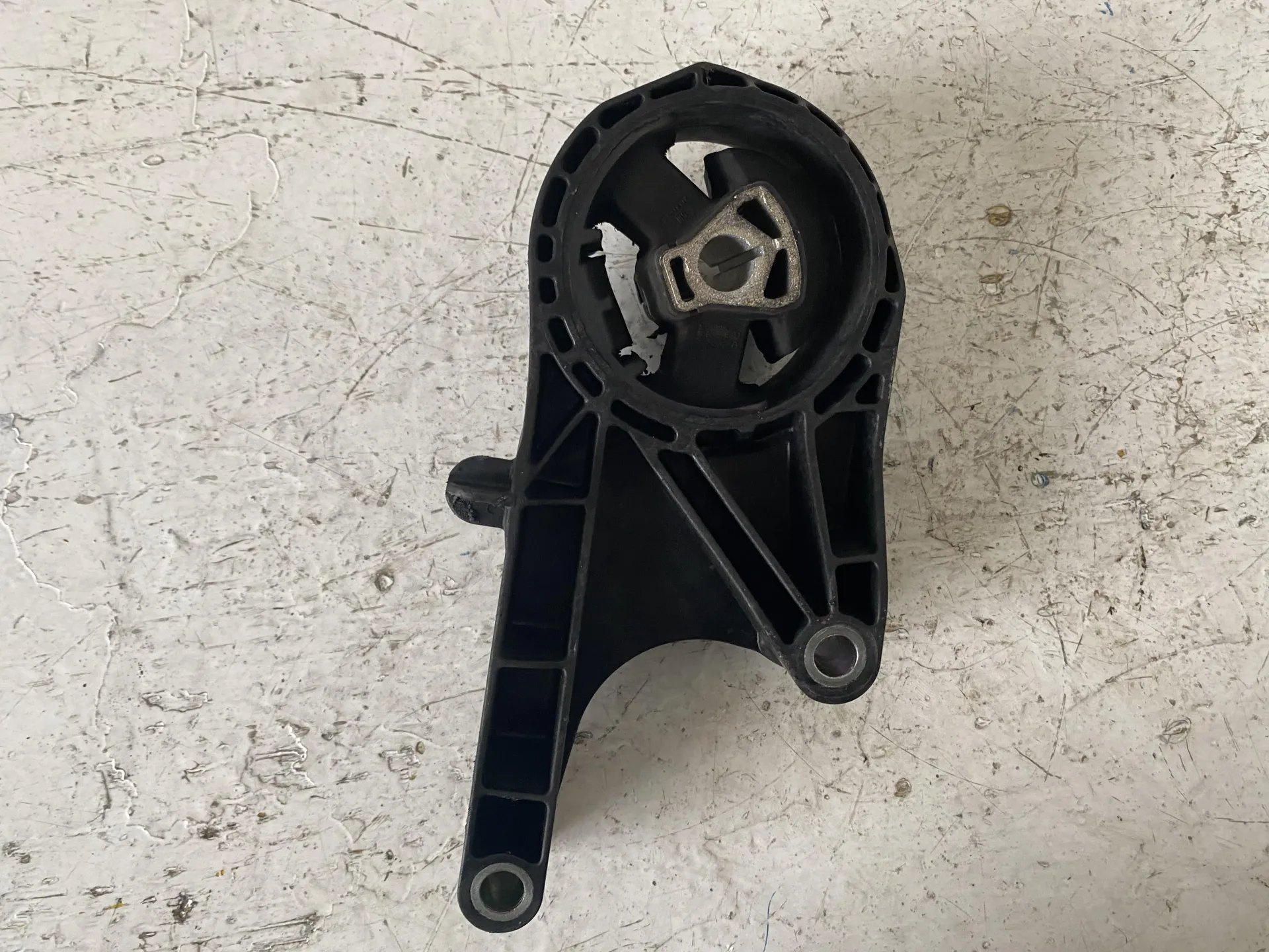 SUPPORTO MOTORE con codice 13248600 da OPEL Astra J 2Â° Serie 1700 Diesel con codice motore A17 DTR/A17 DTR (2011)