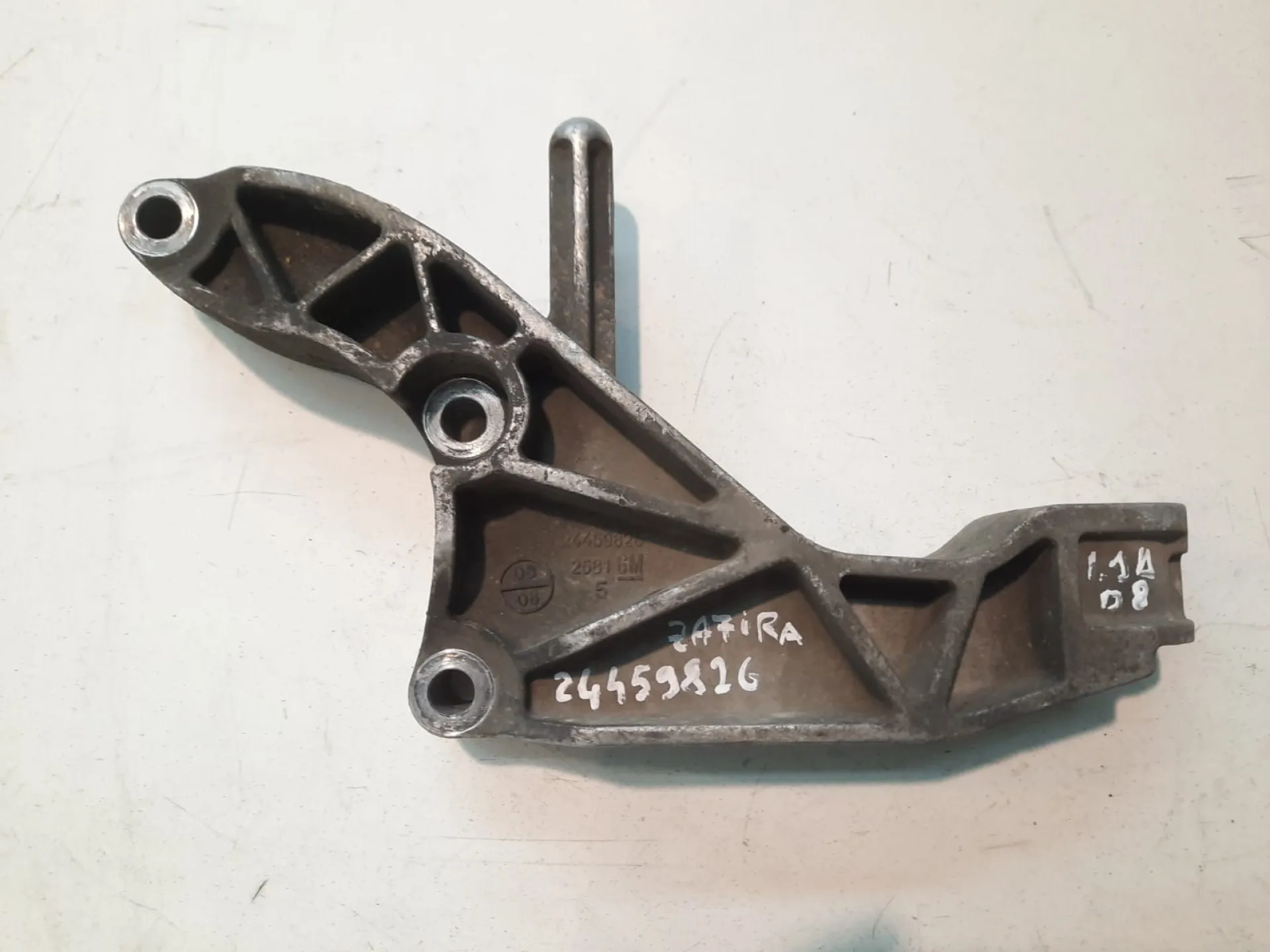 Supporto motore Opel Zafira 1.9 D del 2008 CODICE RICAMBIO : 24459816