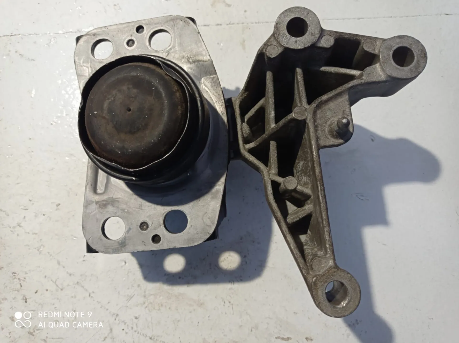SUPPORTO MOTORE con codice 23628705707 da RENAULT Twingo II serie (07>14) 1200 Benzina (2007)