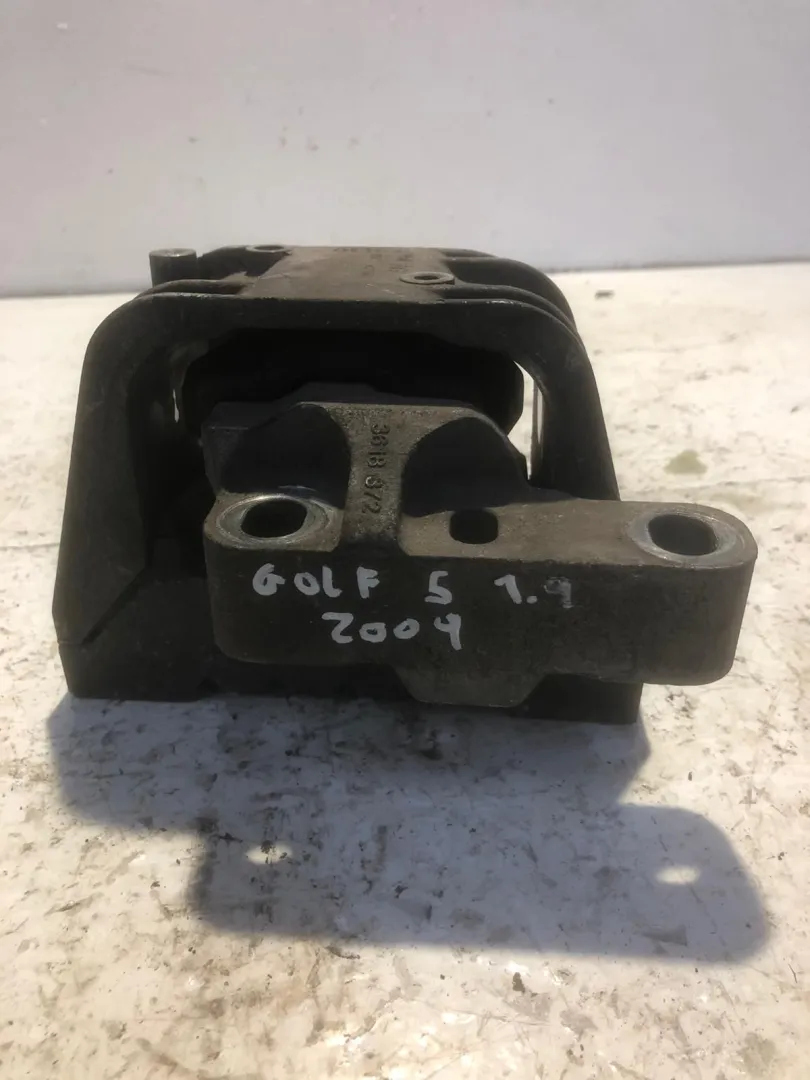 SUPPORTO MOTORE con codice 3618372 da VOLKSWAGEN Golf 5 Berlina (03>08) 1900 Diesel (2009)