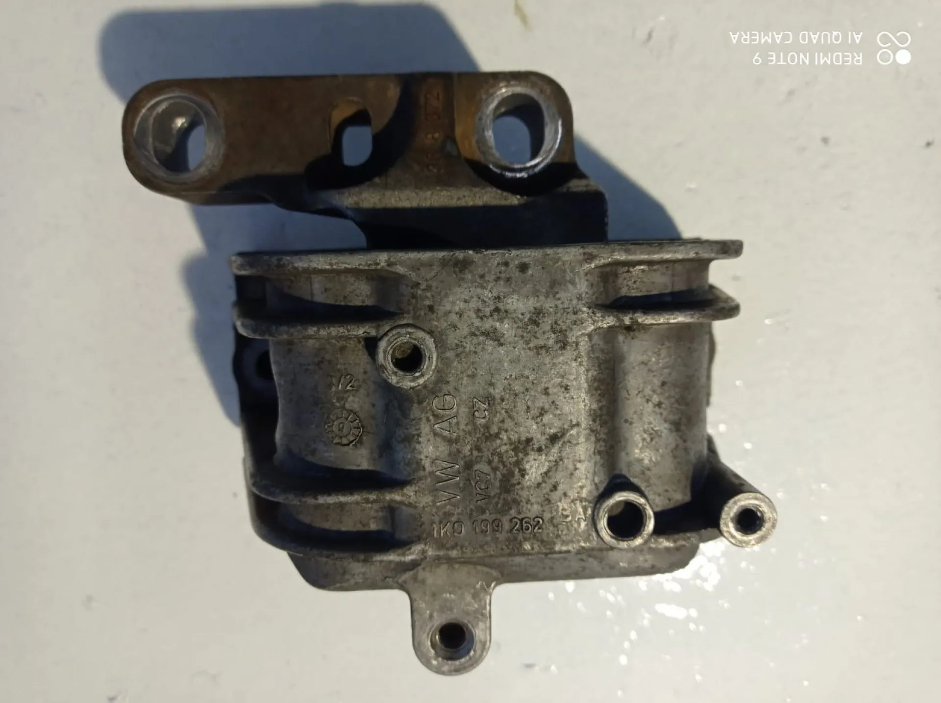 SUPPORTO MOTORE con codice 1K0199262 da VOLKSWAGEN Golf 6 Plus (08>12) 1900 Diesel (2009)