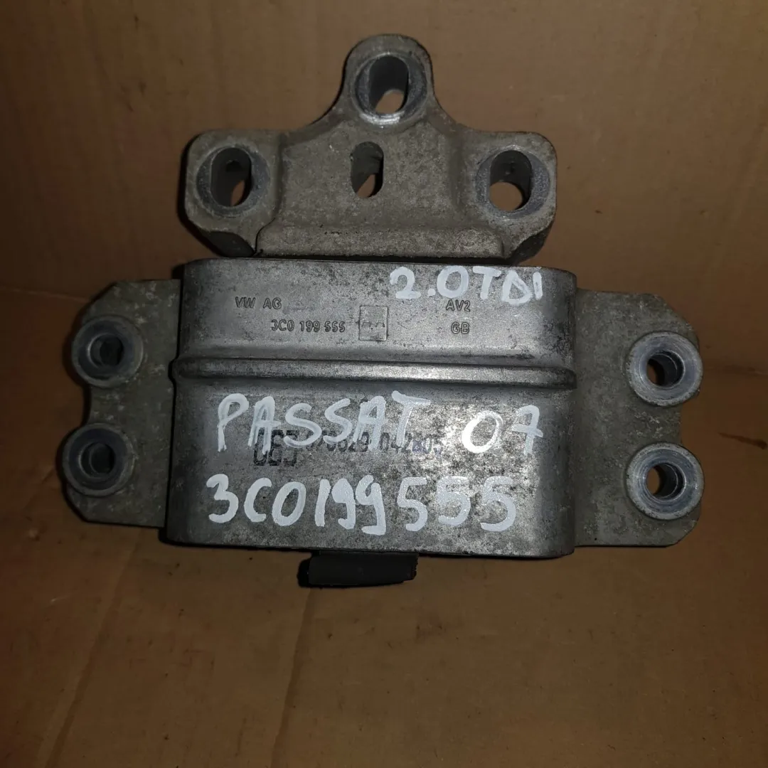 Supporto motore Volkswagen Passat del 2007 2.0 Diesel CODICE RICAMBIO : 3C0199555