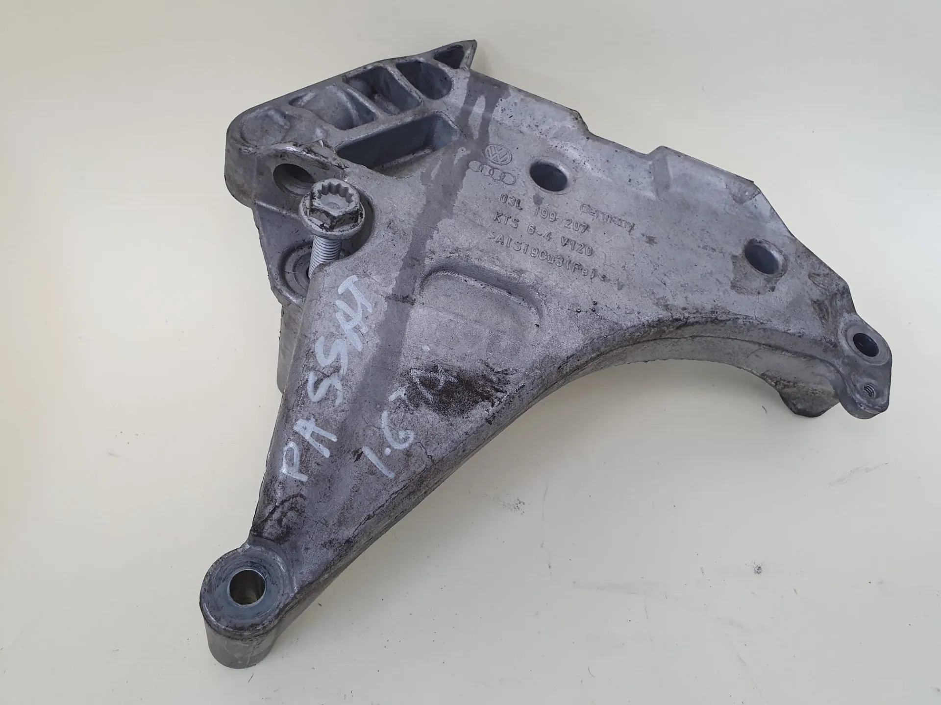 Supporto motore Volkswgen Passat del 2013 1.6 Diesel CODICE RICAMBIO : 03L199207