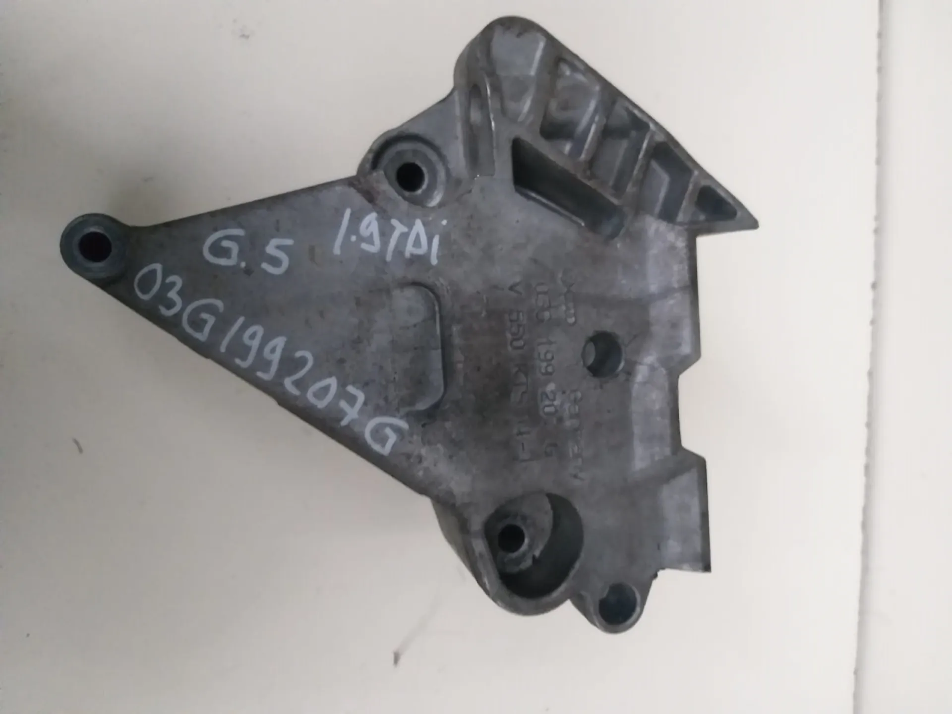 Supporto motore VW Golf 5 1.9 D del 2007 CODICE RICAMBIO : 03G199207G