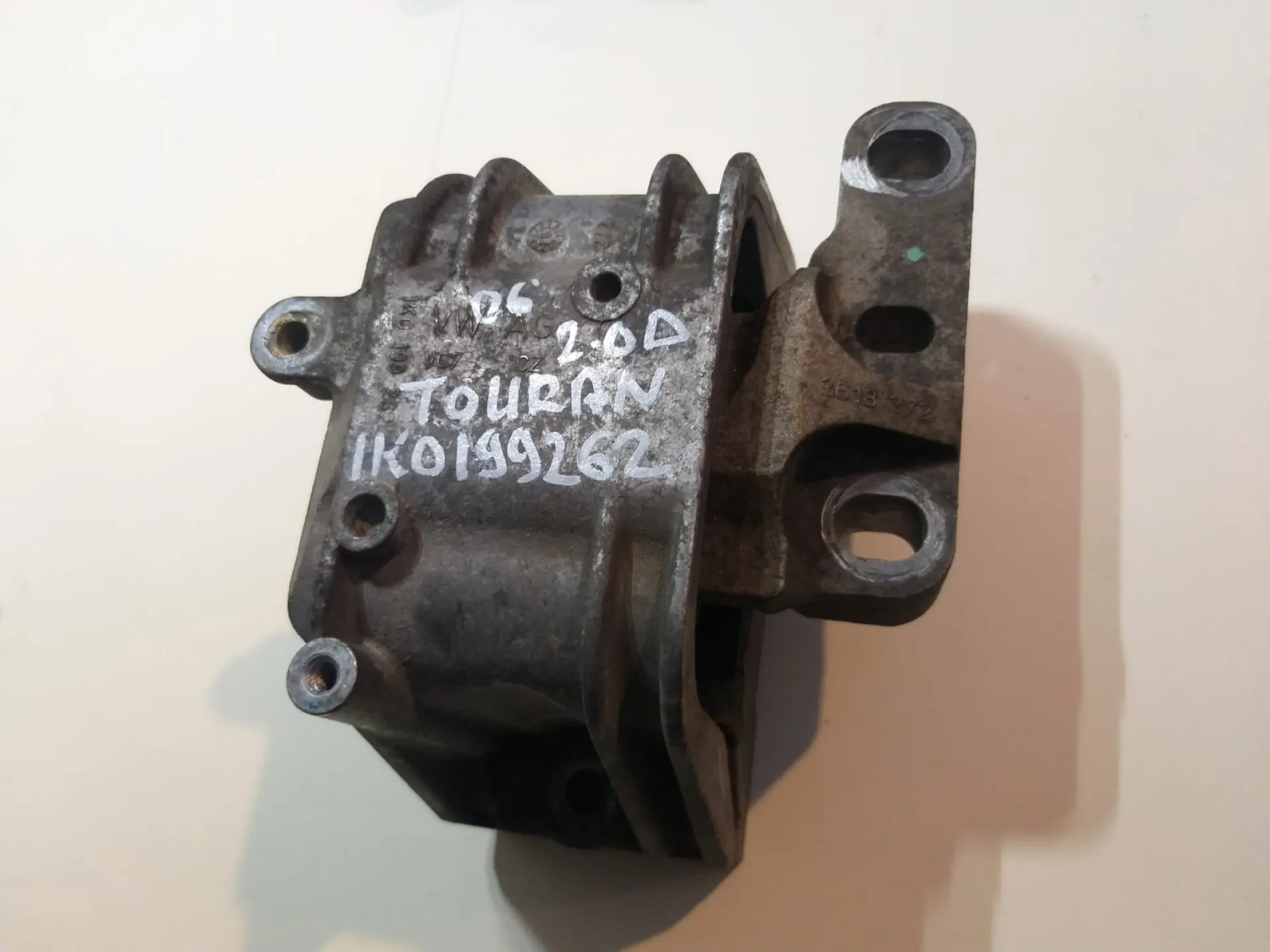 Supporto motore VW Touran 2.0 D del 2006 CODICE RICAMBIO : 1K0199262