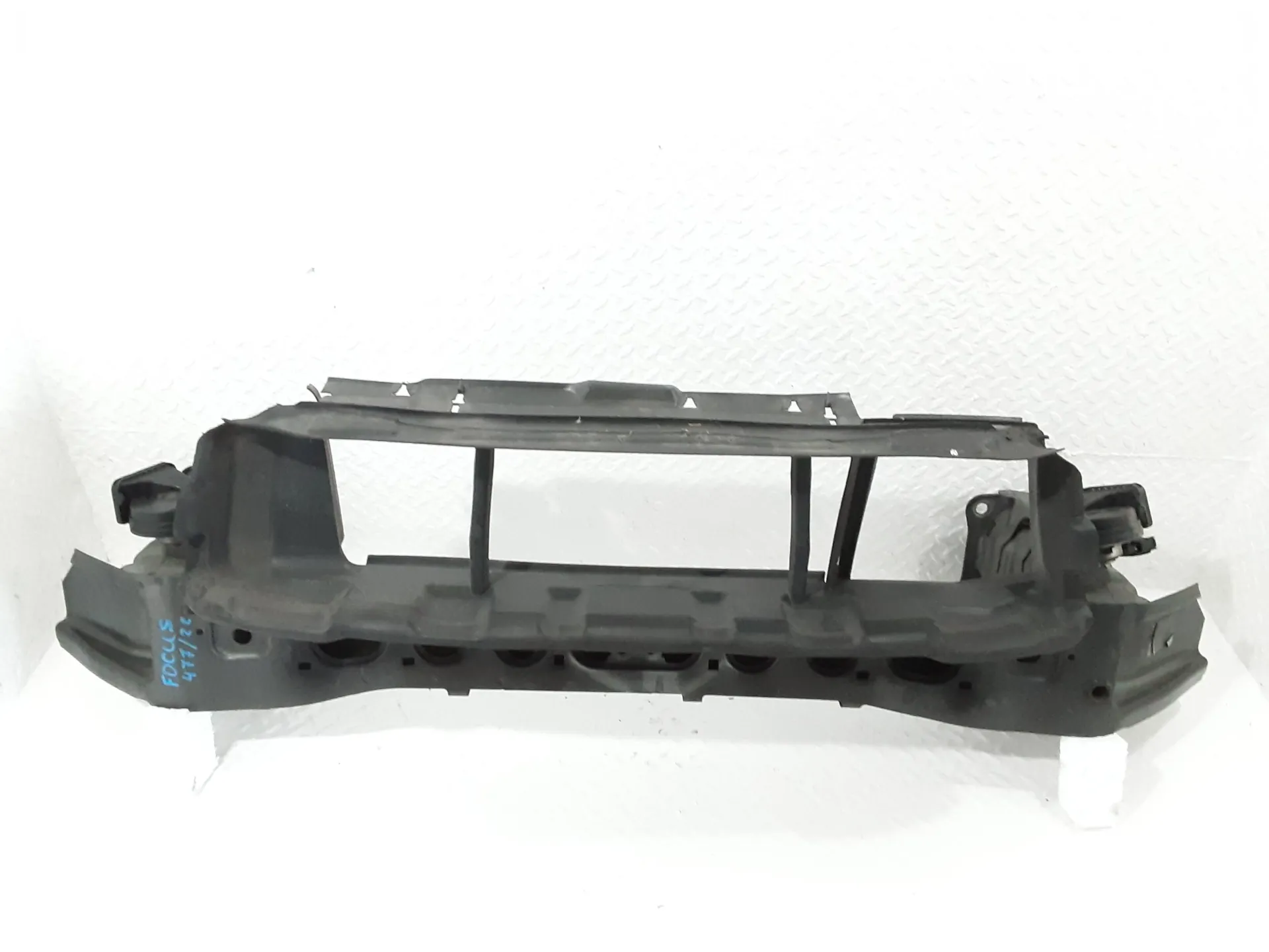 TRAVERSA PARAURTI ANTERIORE FORD Focus S. Wagon 3° Serie 1500 Diesel 88 kW / 120 CV (2015)