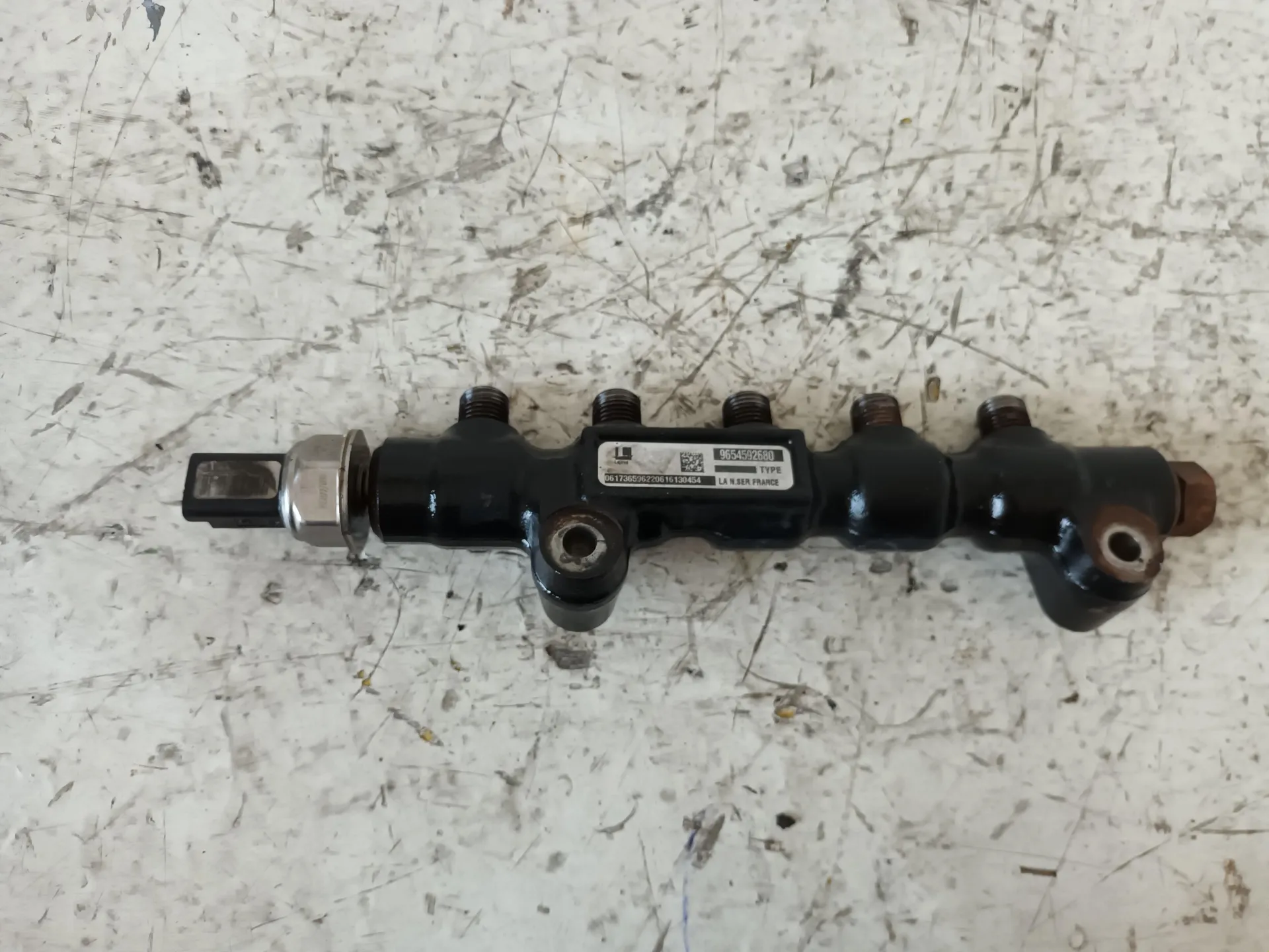 TUBI DI RITORNO DEL CARBURANTE INIETTORI con codice 9654592680 da FORD Focus Berlina 4Â° Serie 1600 Diesel con codice motore HHDA (2009)