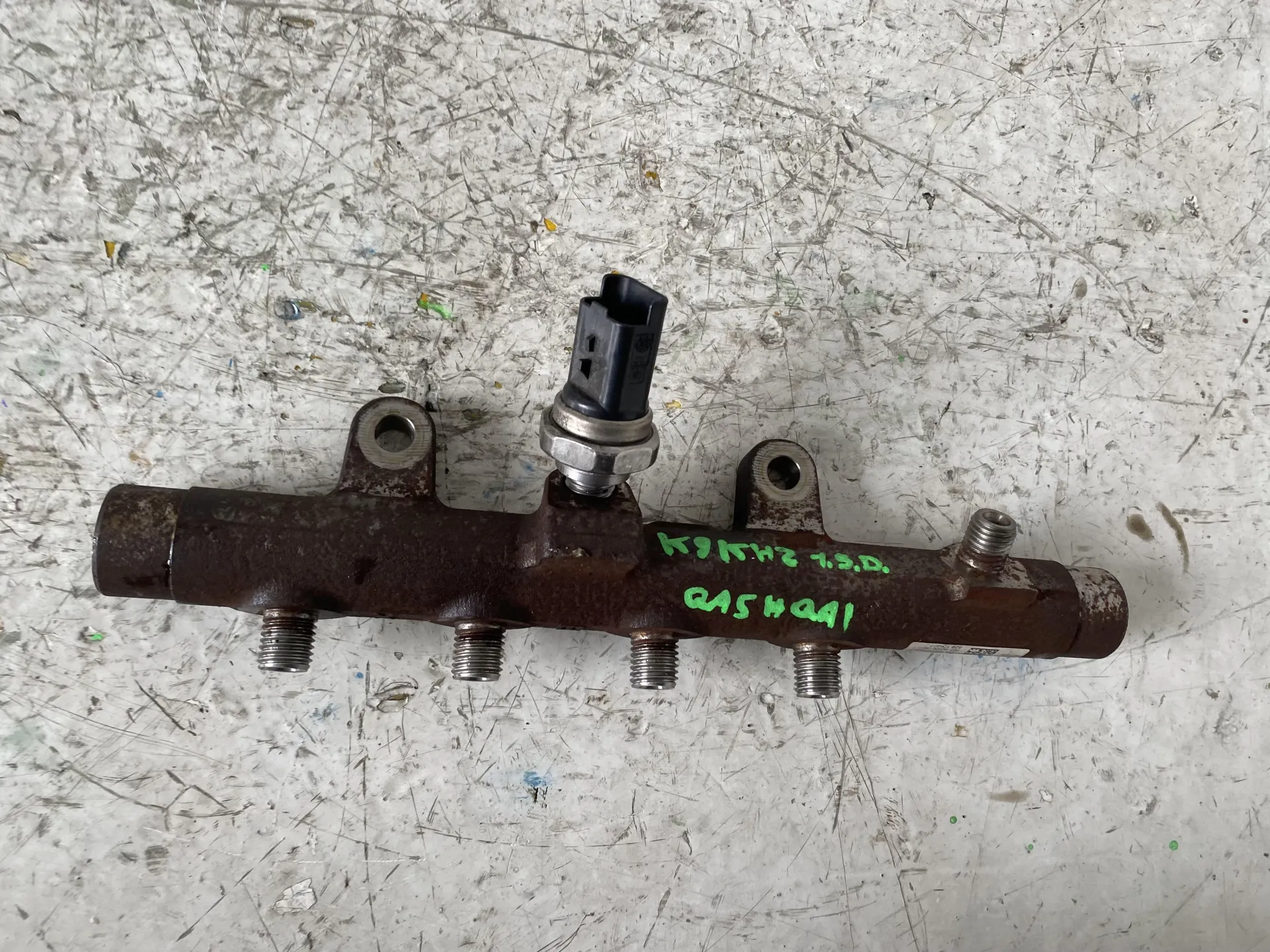 TUBI DI RITORNO DEL CARBURANTE INIETTORI con codice 8200815617 da NISSAN Qashqai 1Â° Serie 1500 Diesel con codice motore K9KH2/K9KH2 (2008)