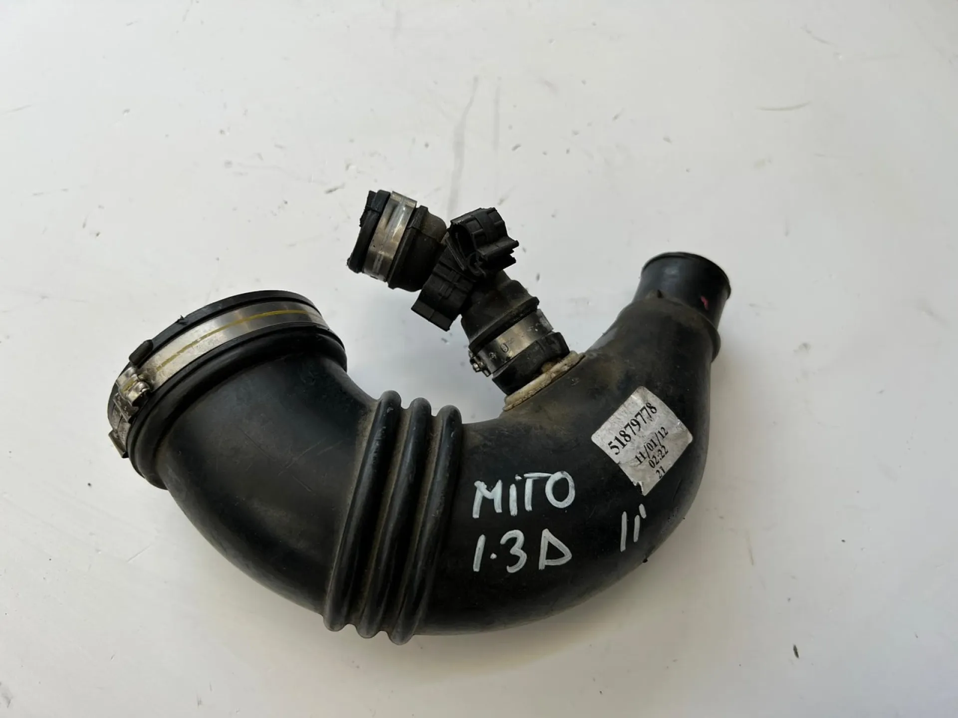 Tubo aspirazione filtro aria Alfa Romeo Mito 1.6 D del 2008 CODICE RICAMBIO : 51879778