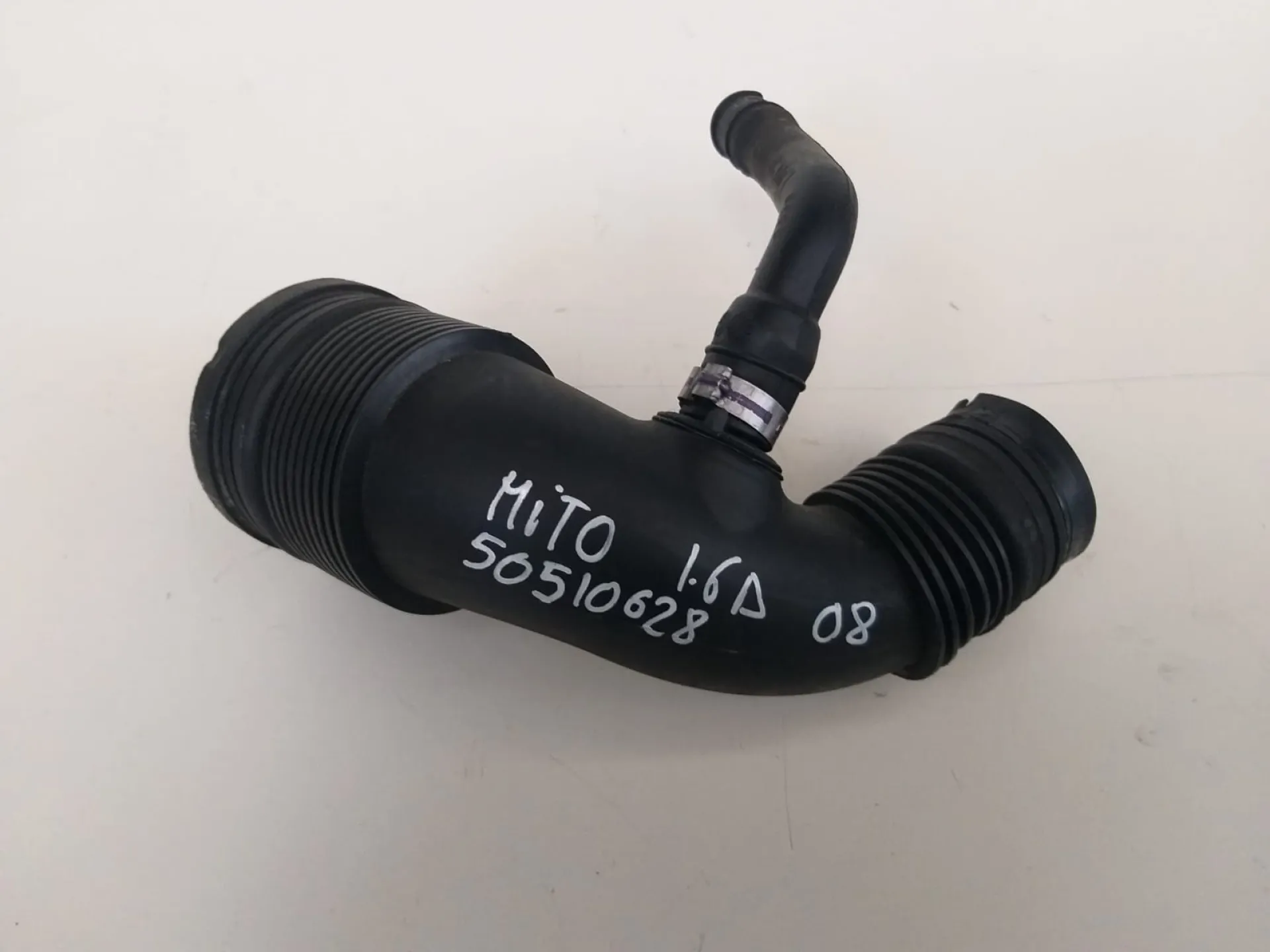 Tubo aspirazione filtro aria Alfa Romeo Mito 1.6 D del 2008 CODICE RICAMBIO : 50510628