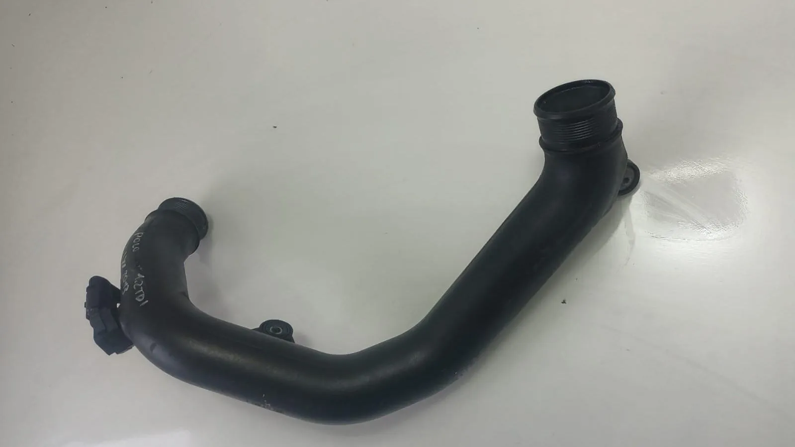 TUBO ASPIRAZIONE FILTRO ARIA con codice 6R0145752 da VOLKSWAGEN Polo 5Â° Serie 1200 Diesel con codice motore CFW/CFW (2013)