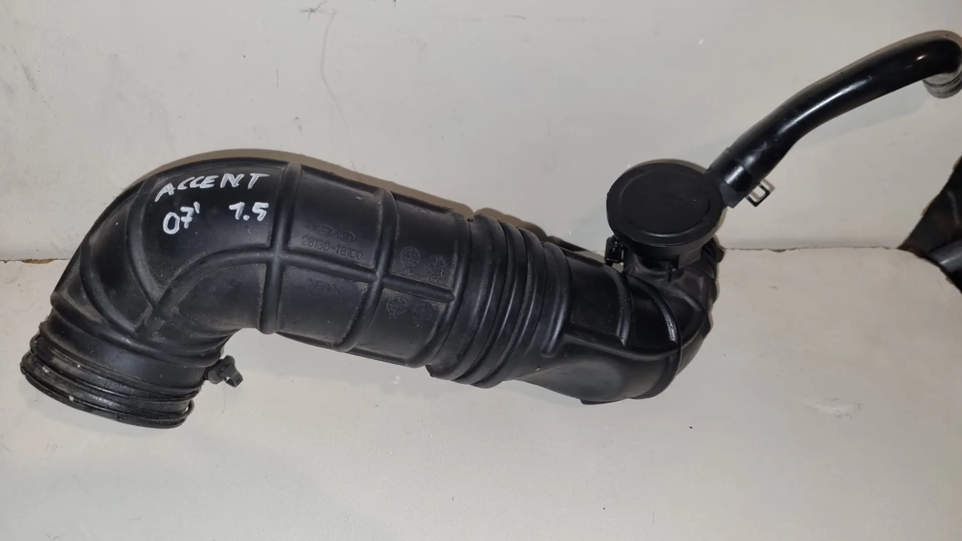 Tubo aspirazione Hyundai Accent del 2007 1.5 Diesel CODICE RICAMBIO : 28188-1g100