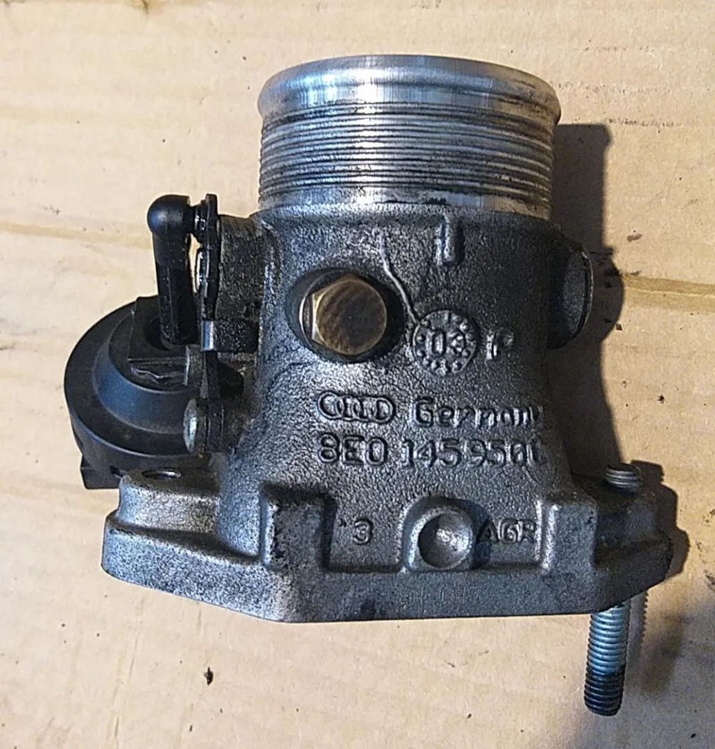 Valvola a Farfalla Audi A4 del 2003 2.5 Diesel CODICE RICAMBIO : 8E0145950C