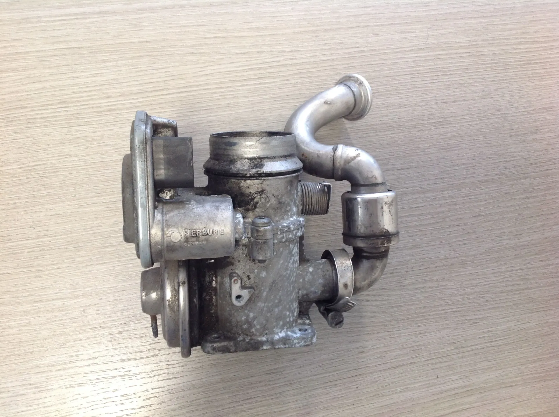 VALVOLA FGR ARRESTO MOTORE con codice 780438401 da BMW Serie 1 Serie (E87) (04>07) Diesel (2006)
