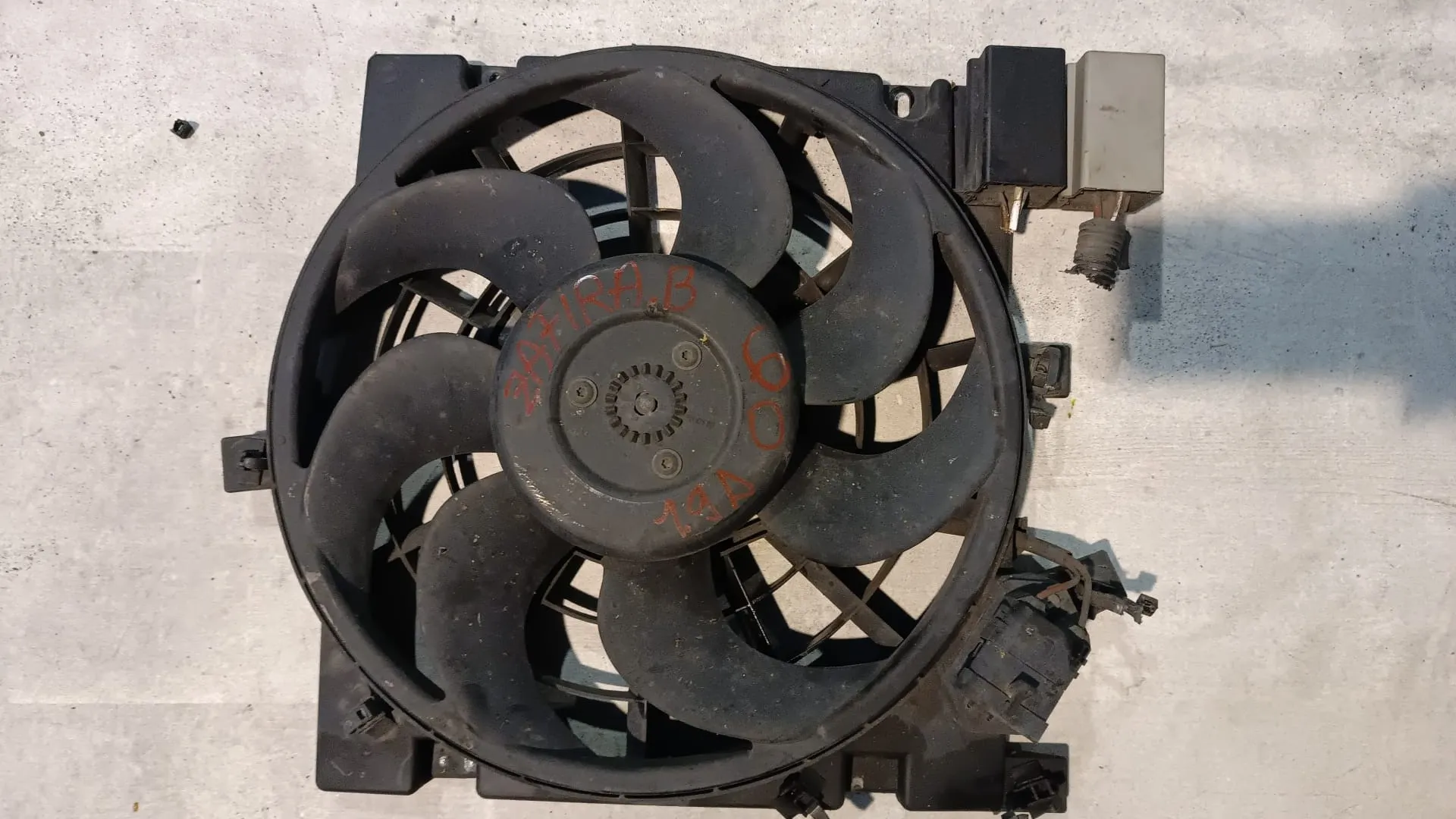 Ventola radiatore Opel Zafira 1.9 D del 2006
