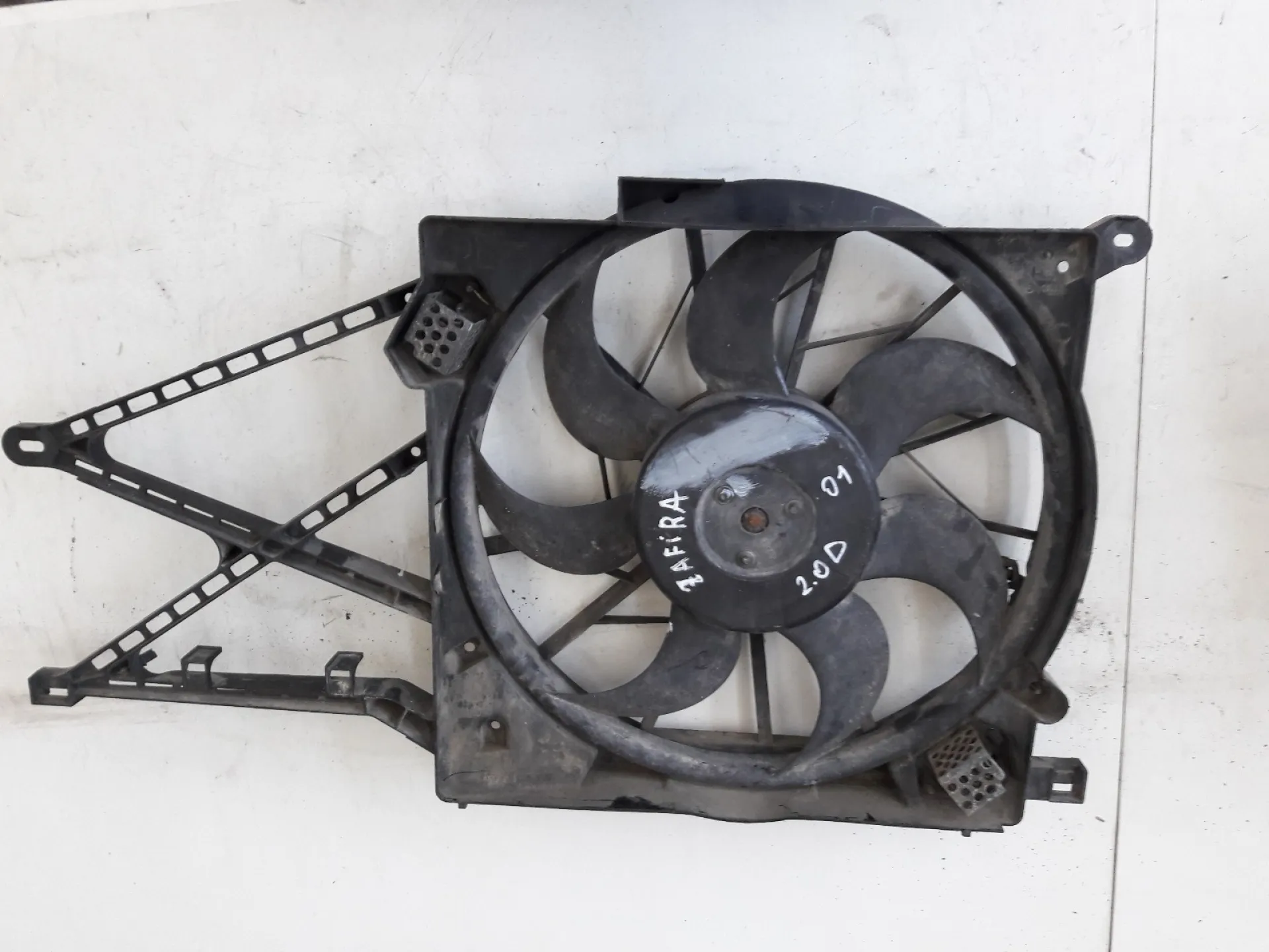 Ventola radiatore Opel Zafira del 2001 2.0 Diesel CODICE RICAMBIO : 0130303836