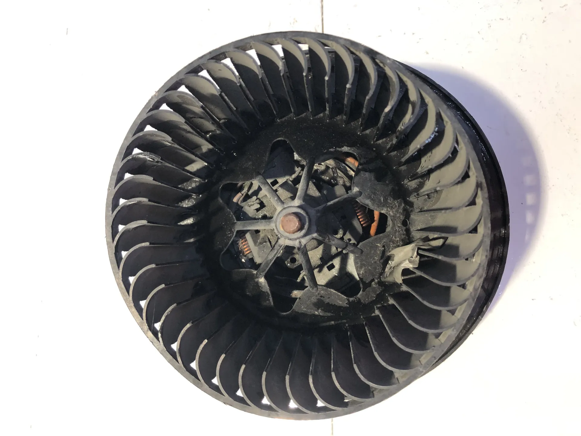 VENTOLA RISCALDAMENTO con codice 985465S / 6411 6933663 03 da BMW Serie 1 Serie (E87) (04>07) 2000 Diesel (2005)
