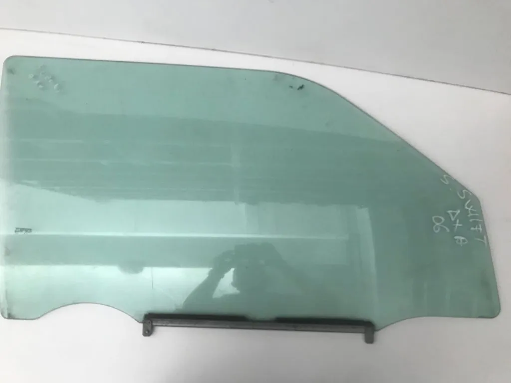 Vetro anteriore destro Suzuki Swift del 2006