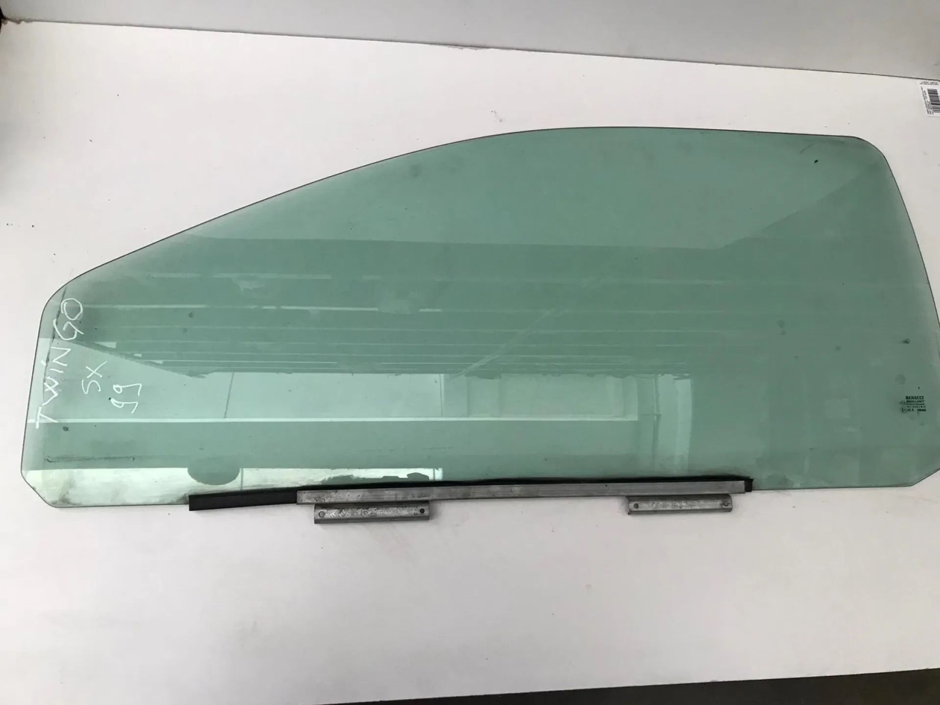 Vetro anteriore sinistro Renault Twingo del 1999 a 3 porte