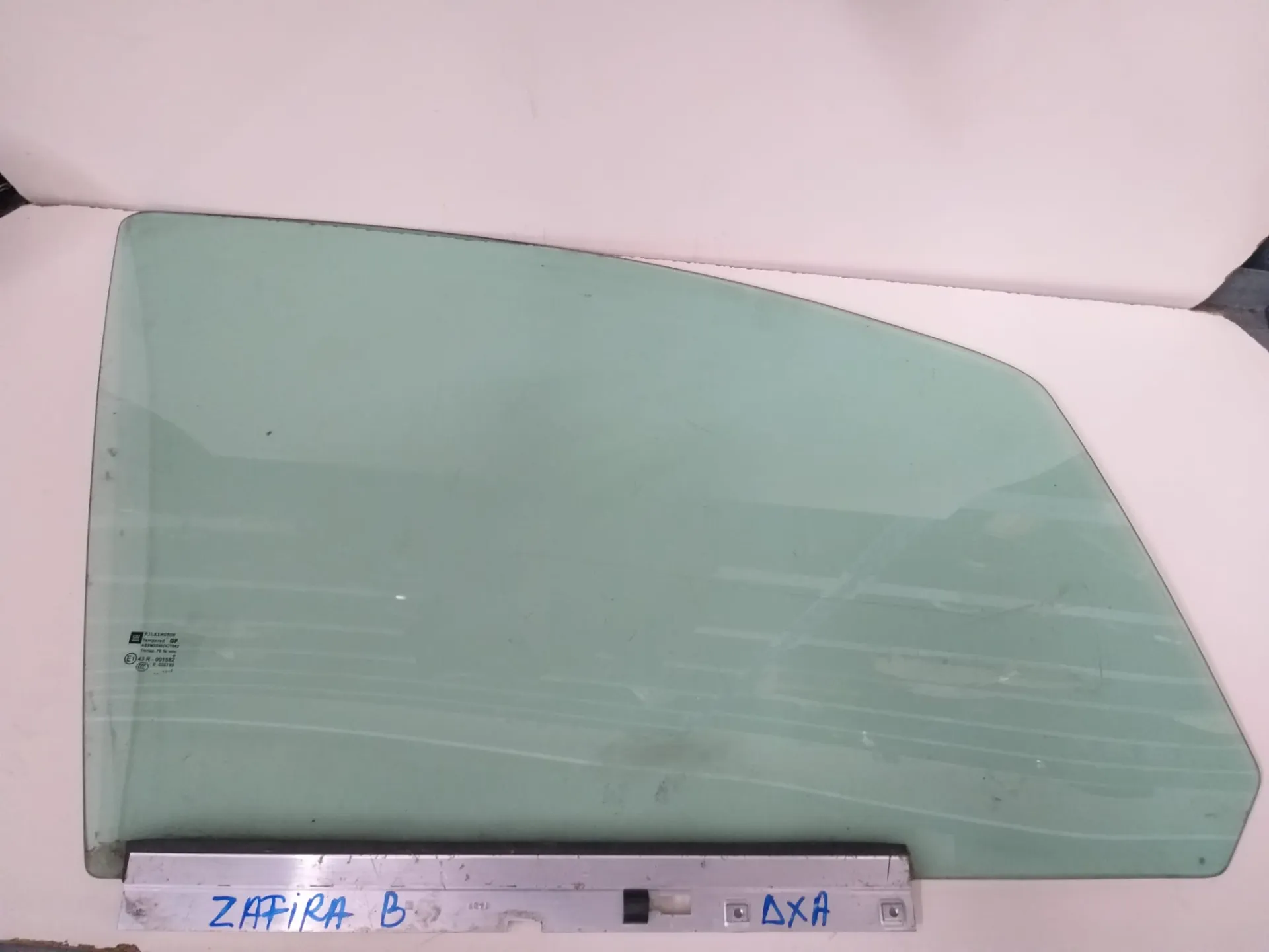Vetro posteriore destro Opel Zafira 1.9 D del 2006
