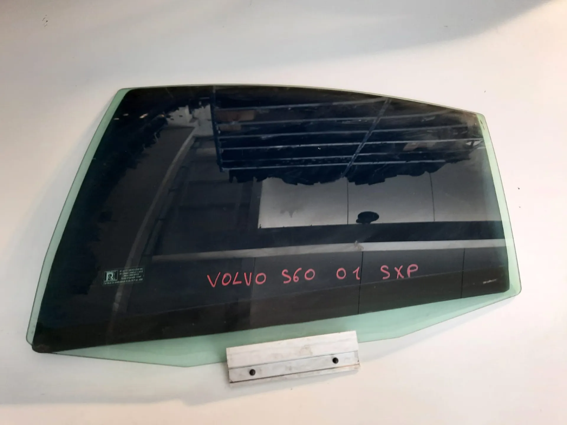 Vetro posteriore sinsitro Volvo 560 2.4 D del 2001