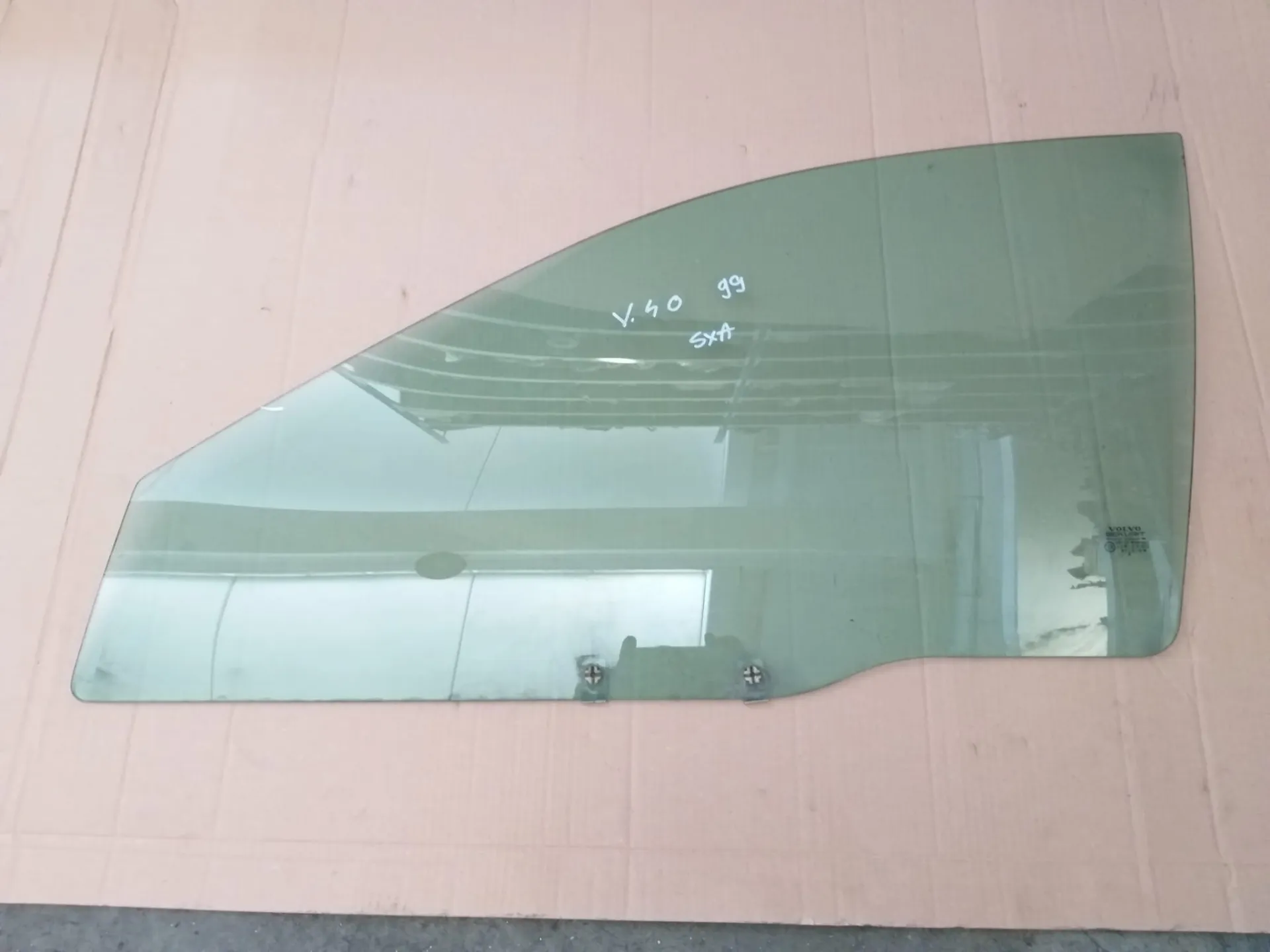 Vetro scendente anteriore sinistro Volvo V40 1.9 D del 1999